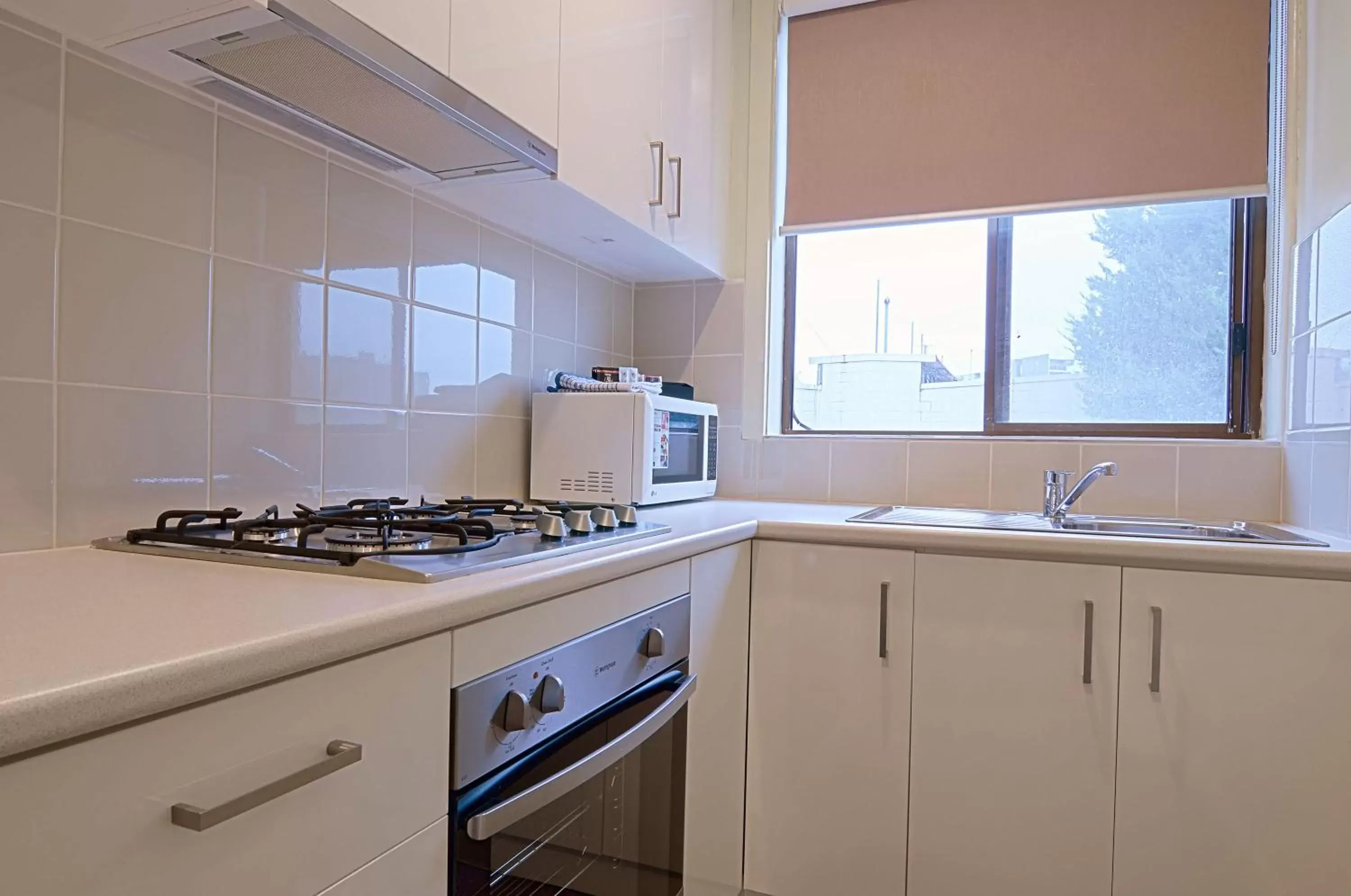 Area and facilities, Kitchen/Kitchenette in Park Squire Motor Inn & Serviced Apartments