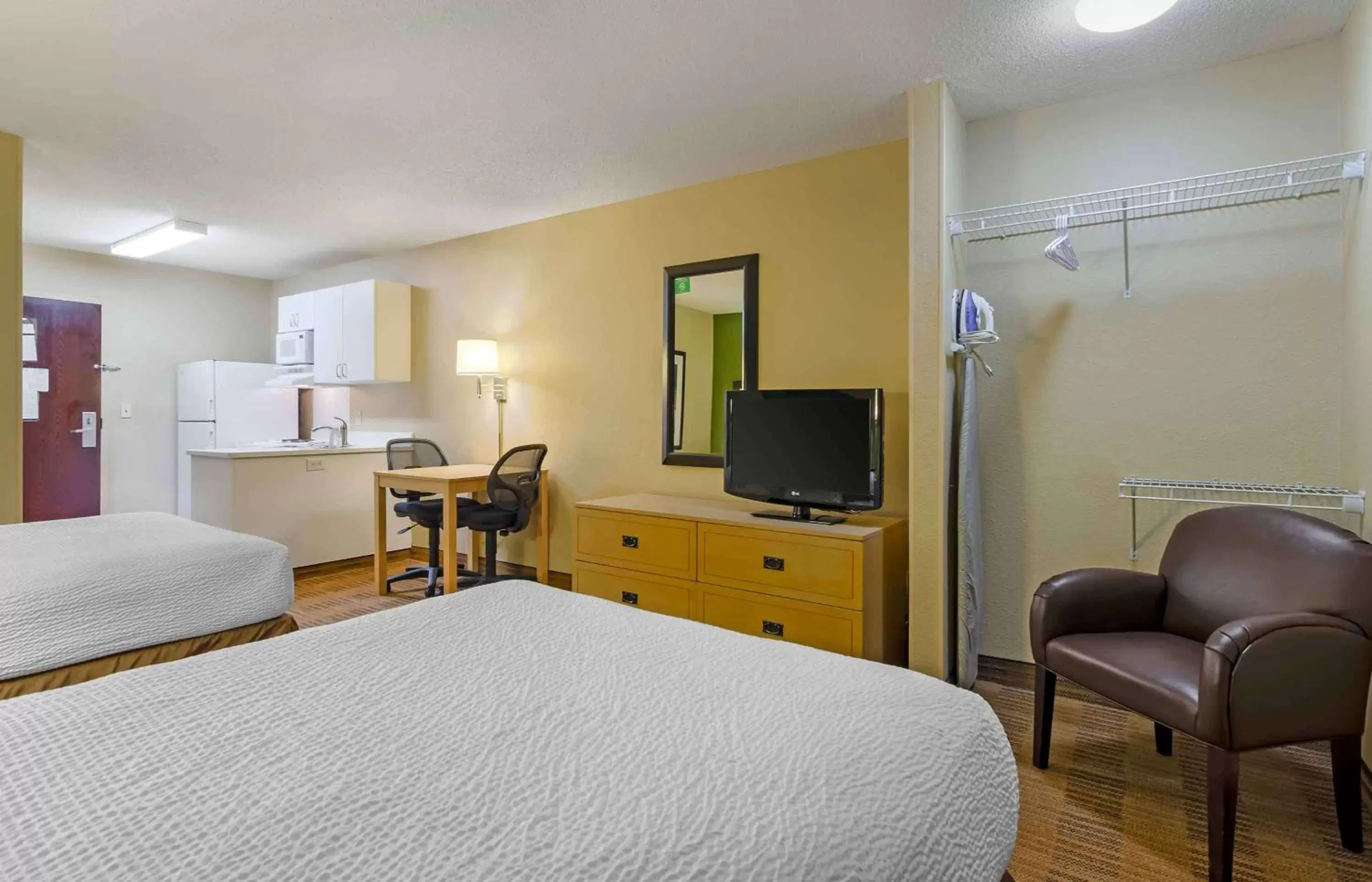 Bedroom, TV/Entertainment Center in Extended Stay America Suites - Lynchburg - University Blvd