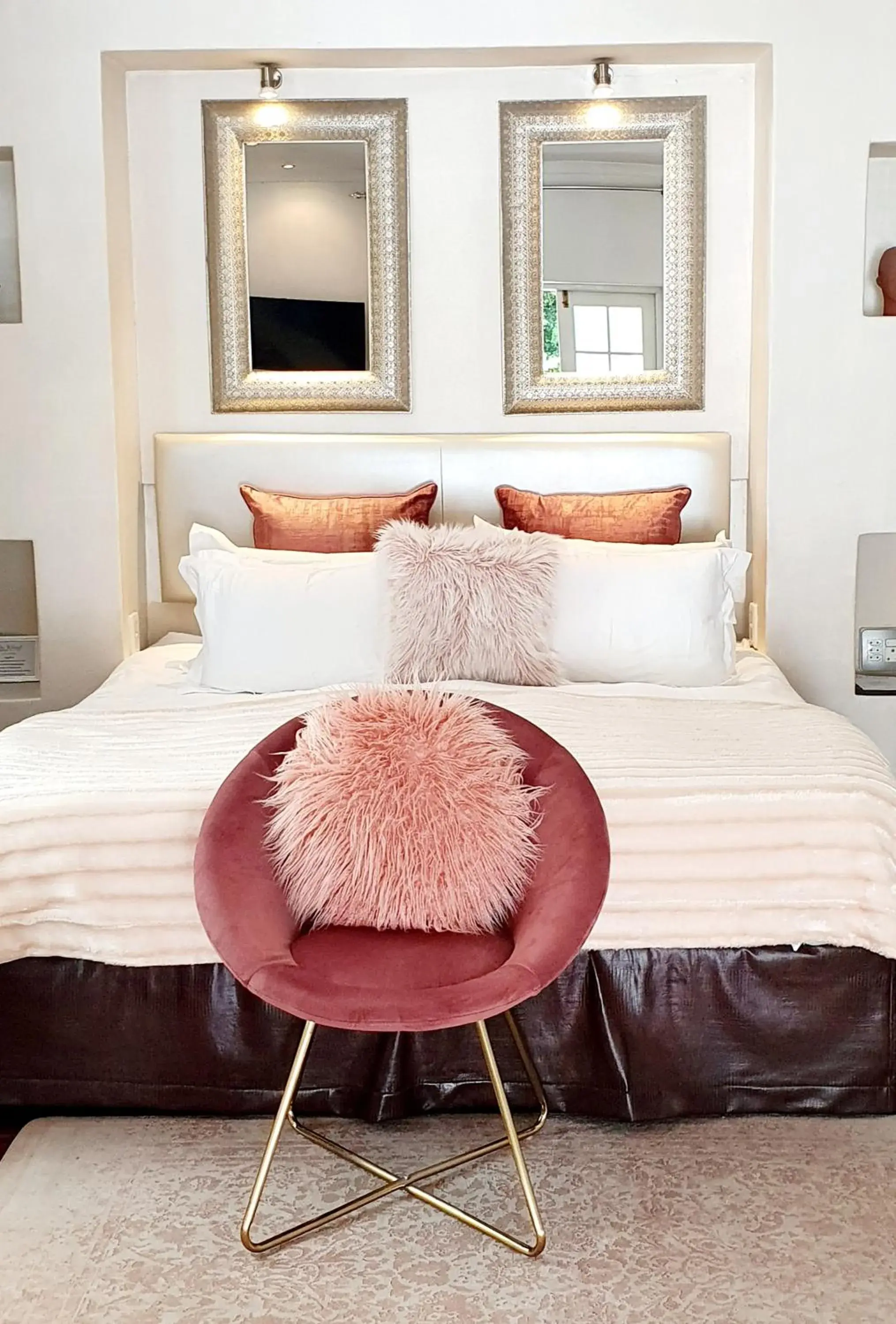 Decorative detail, Bed in De Kloof Luxury Estate