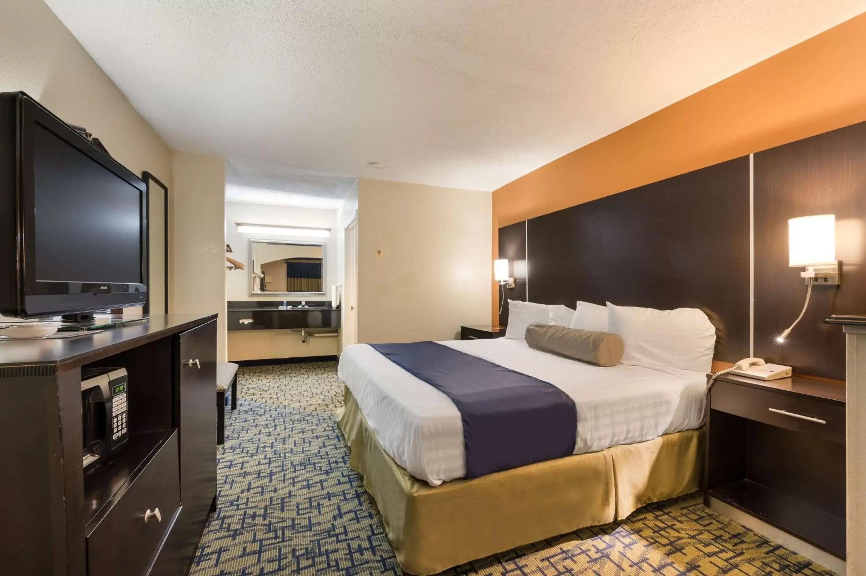 Bedroom, Bed in SureStay Hotel by Best Western Meridian