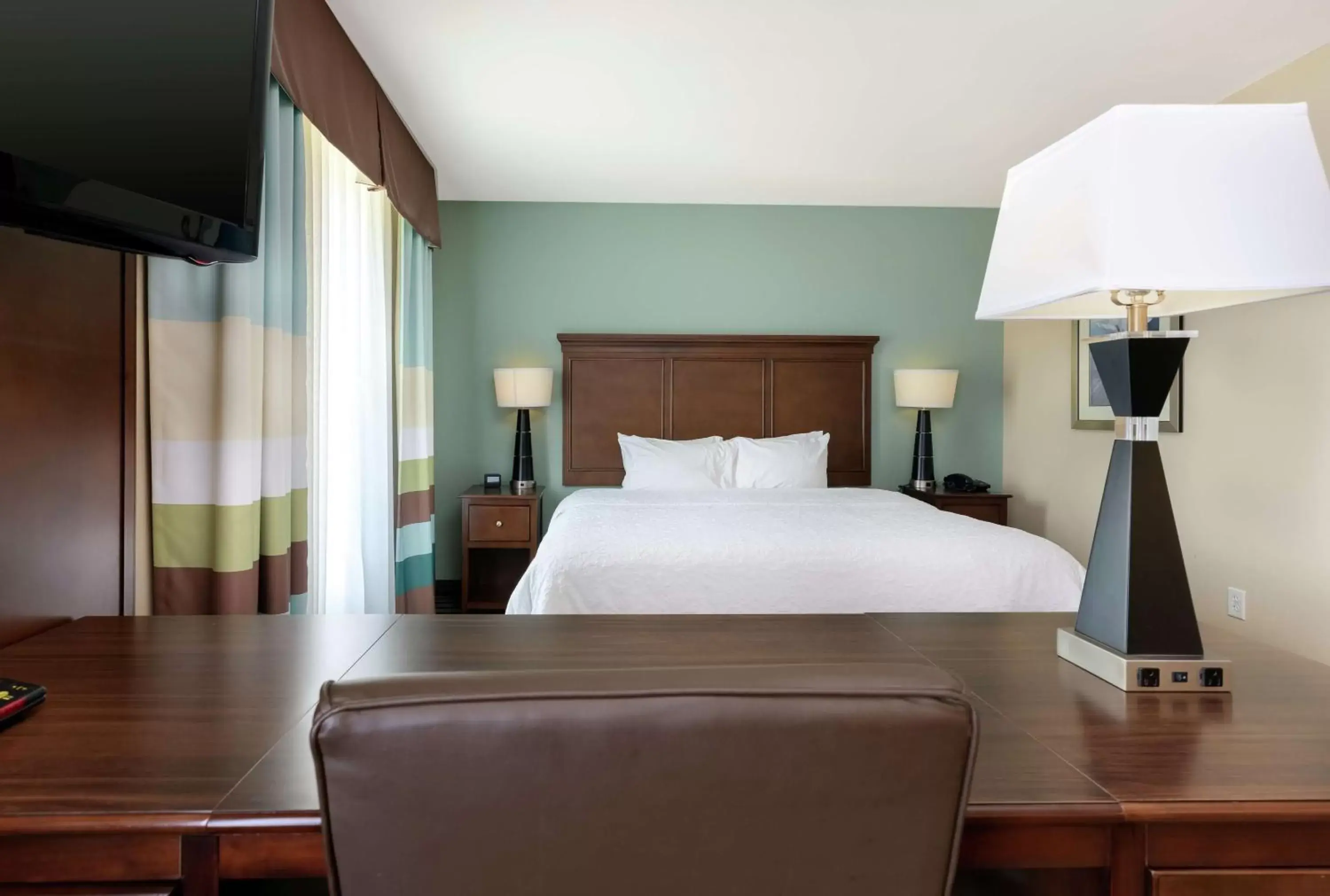Bedroom, Bed in Hampton Inn and Suites Adairsville/Calhoun Area