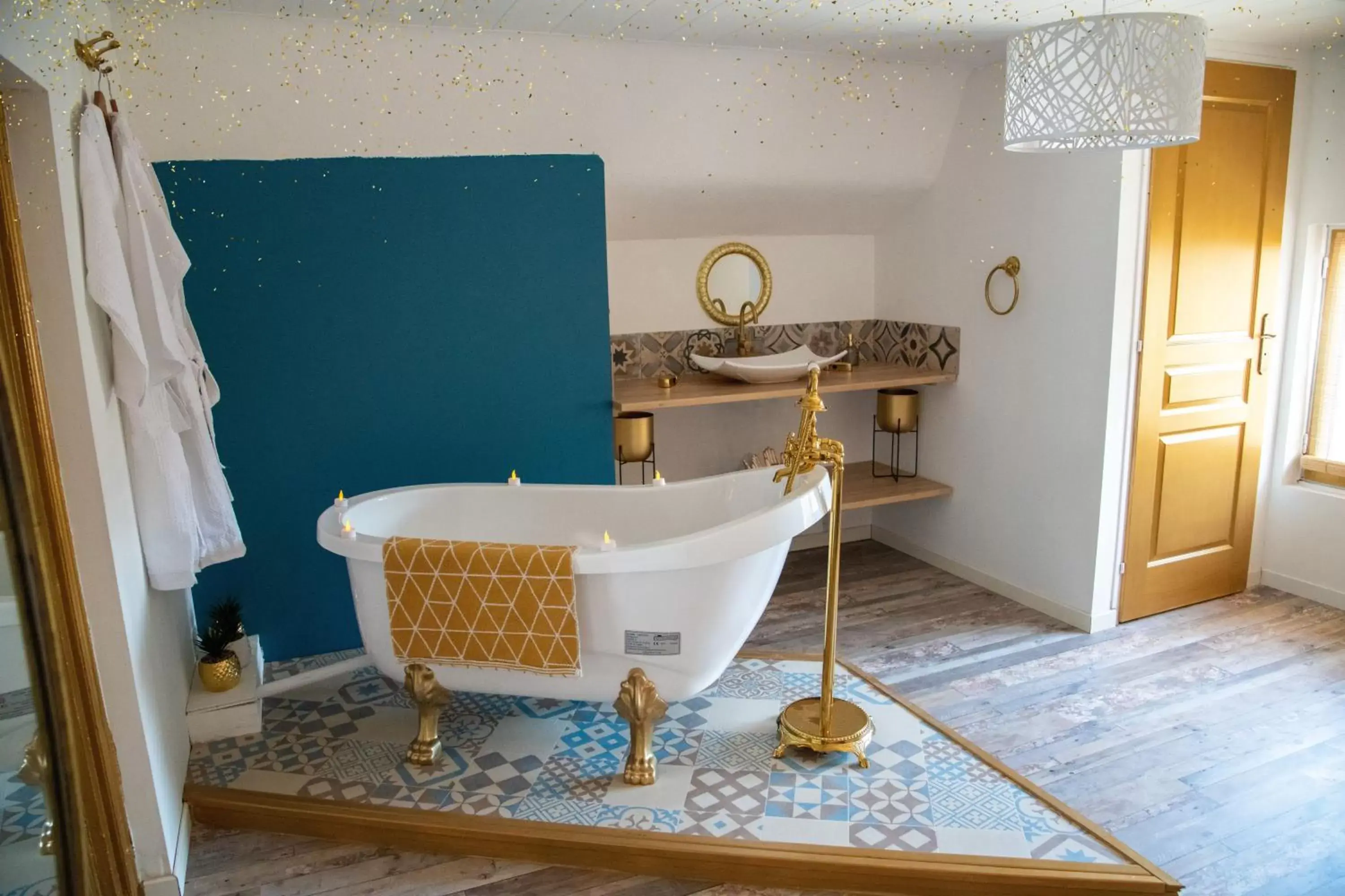 Bathroom in Aux 3 Nuances Suites Privatives & Spa
