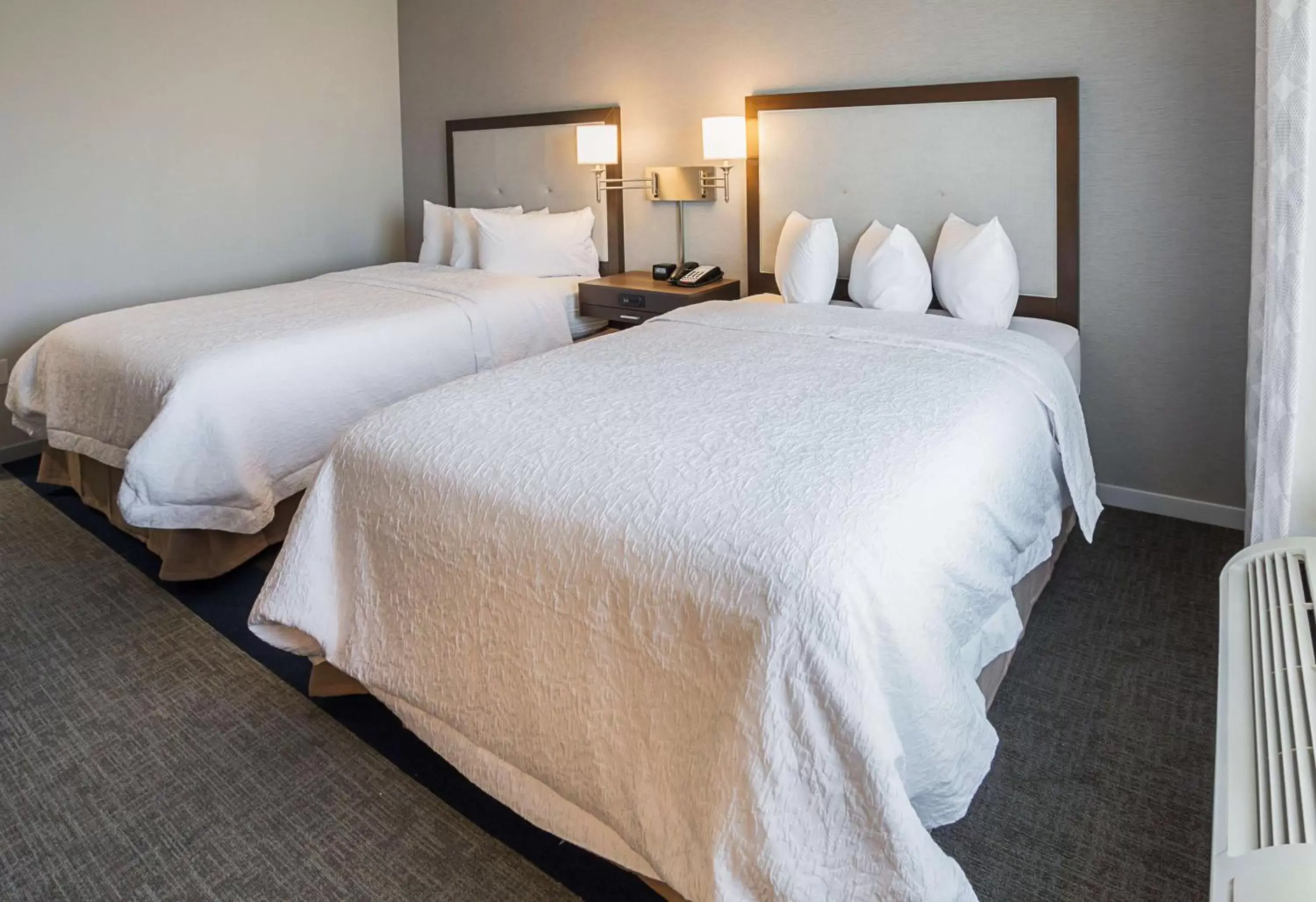 Bed in Hampton Inn & Suites Colleyville DFW Airport West