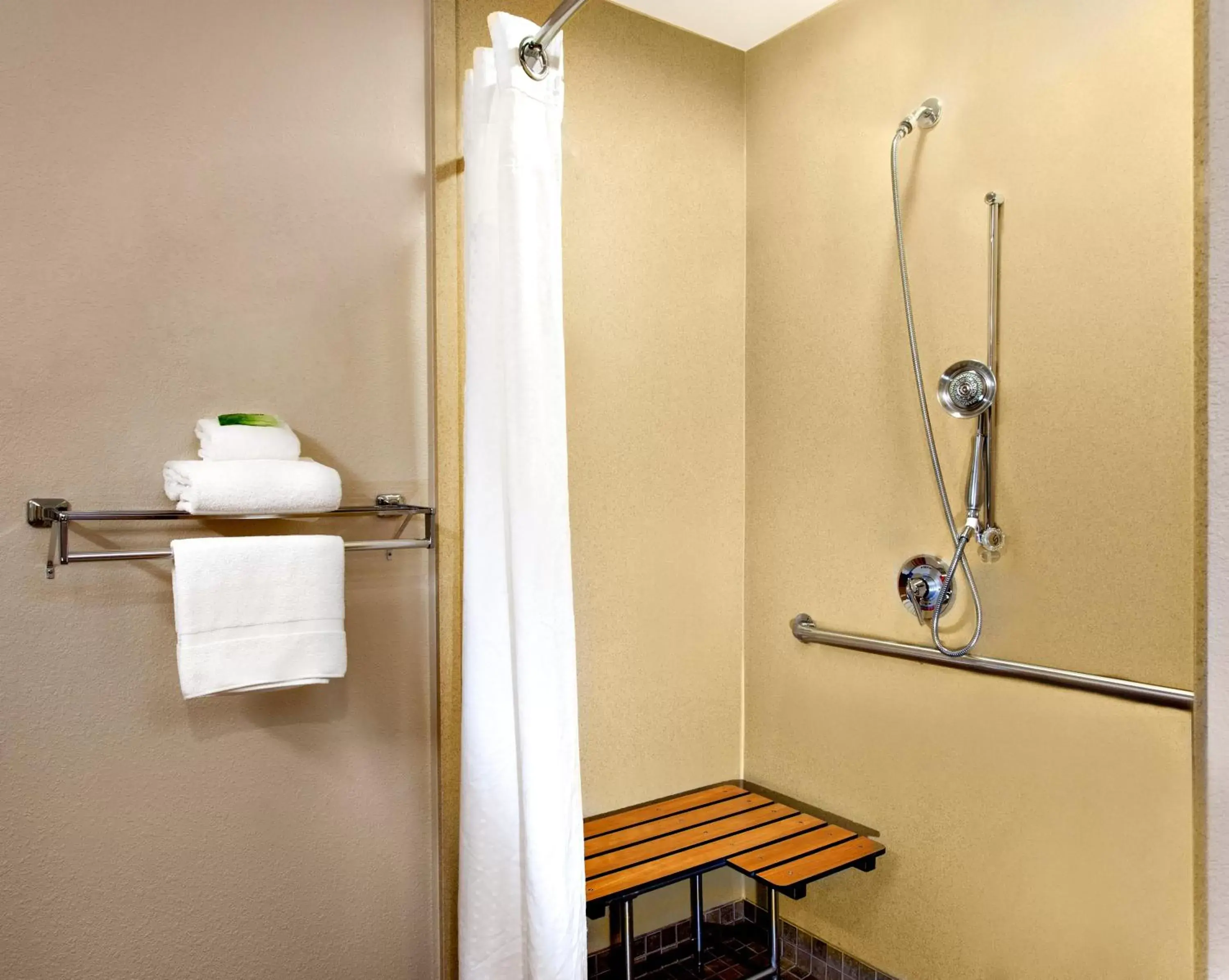 Photo of the whole room in Holiday Inn Express Hotel & Suites Inverness by IHG Photo of the whole room in Holiday Inn Express Hotel & Suites Inverness by IHG