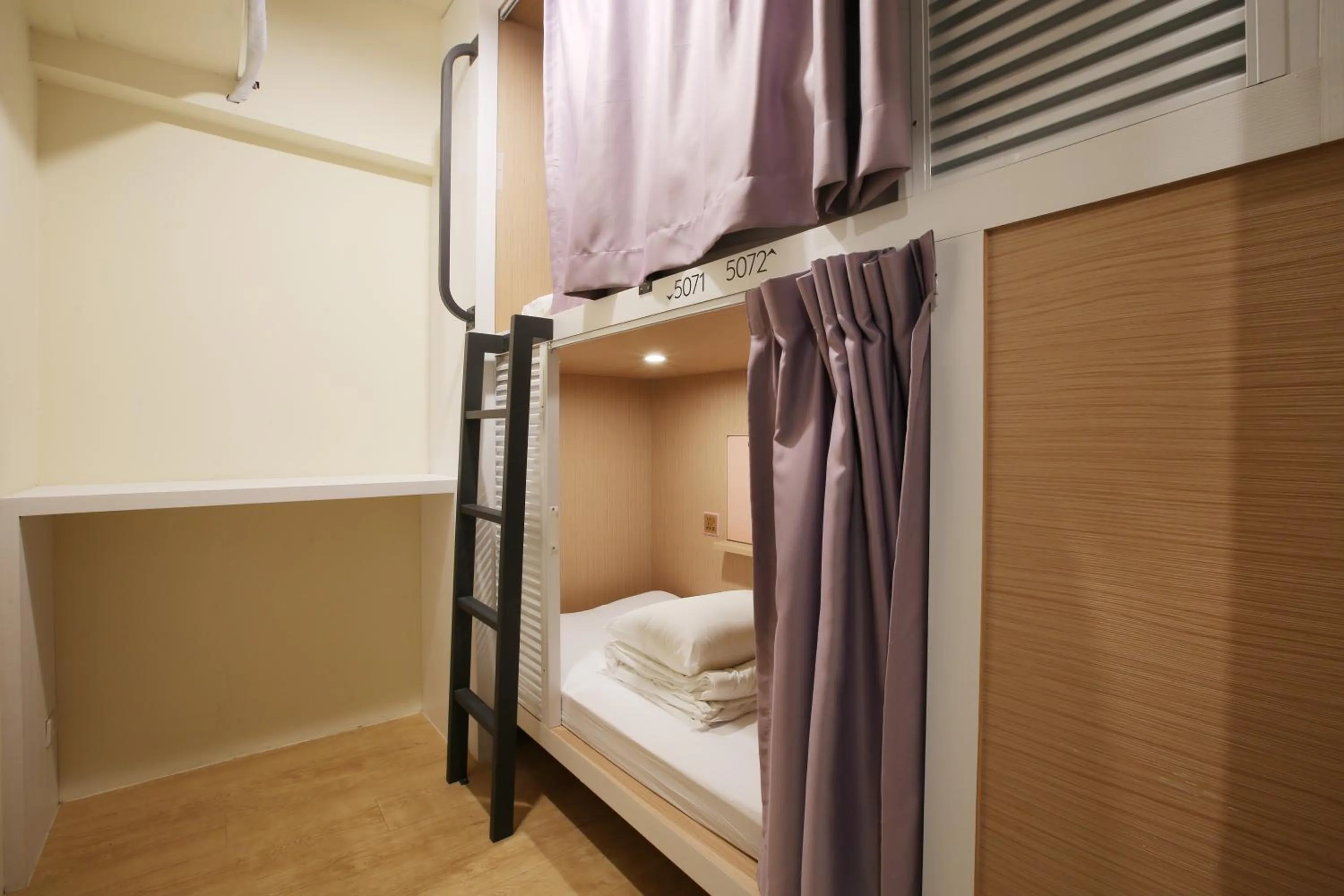 bunk bed, Bed in Loosha Hostel