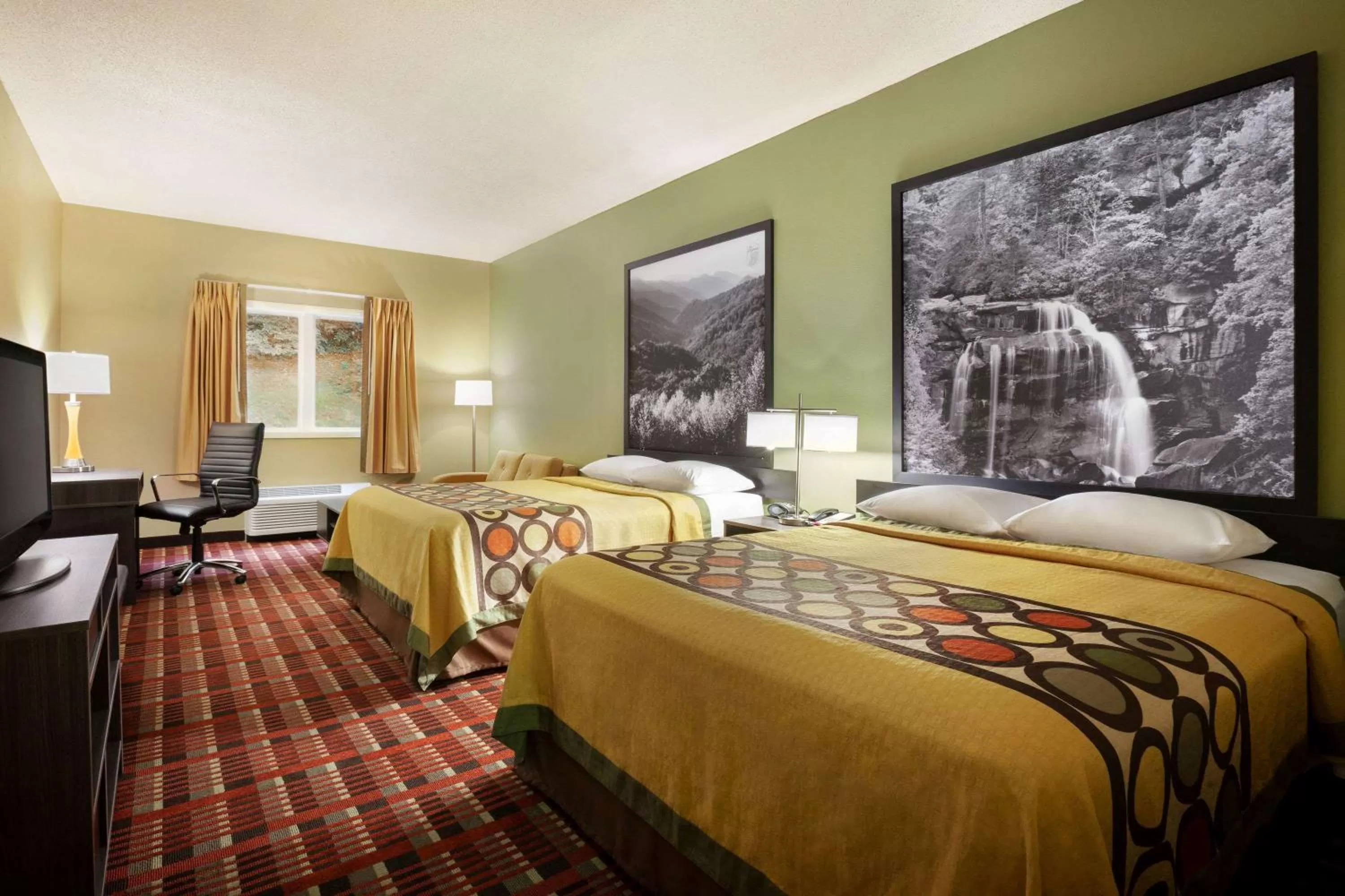 Photo of the whole room, Bed in Super 8 by Wyndham Cherokee