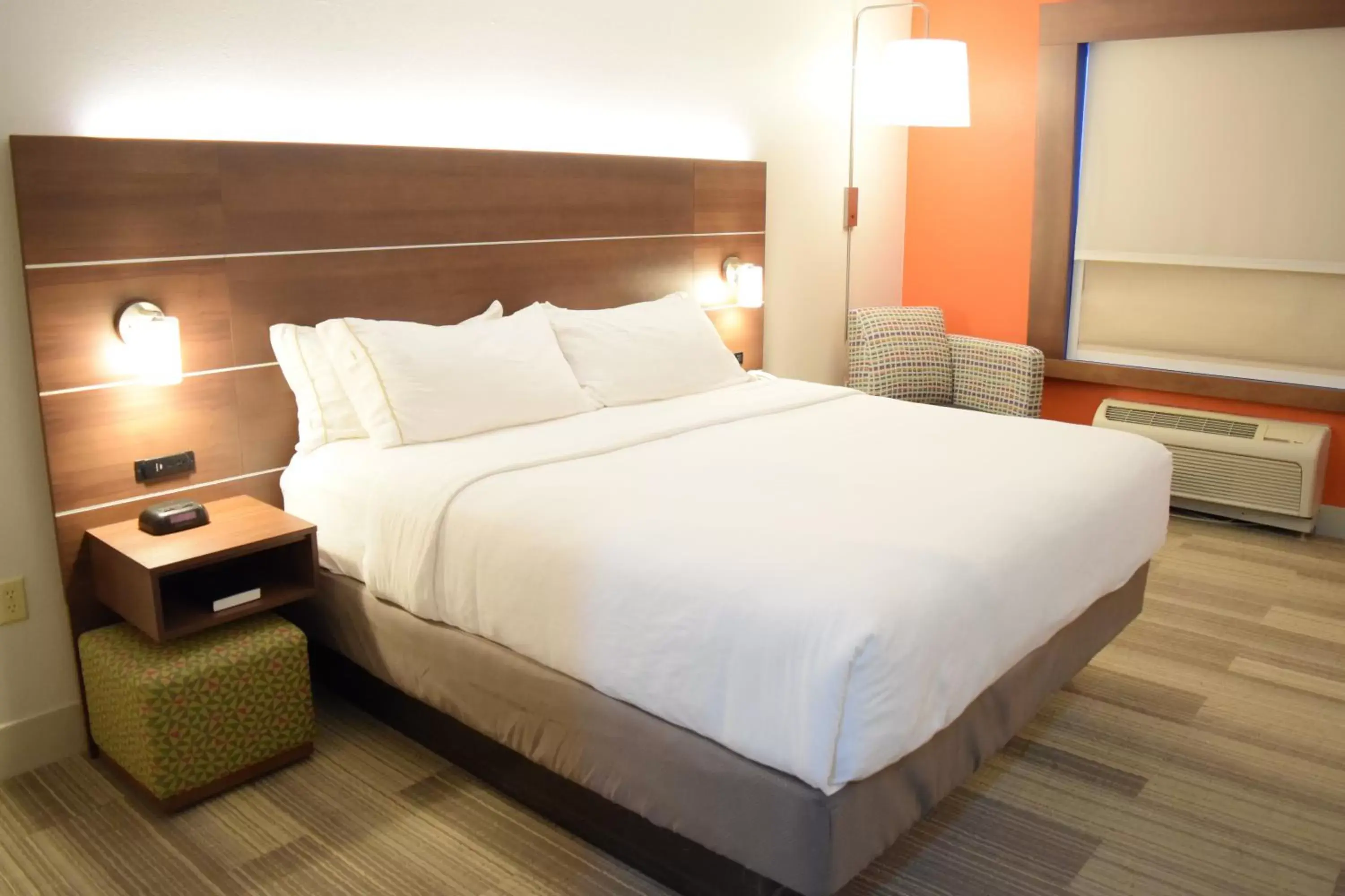 Bedroom, Bed in Holiday Inn Express & Suites Pensacola West I-10 by IHG Bedroom, Bed in Holiday Inn Express & Suites Pensacola West I-10 by IHG