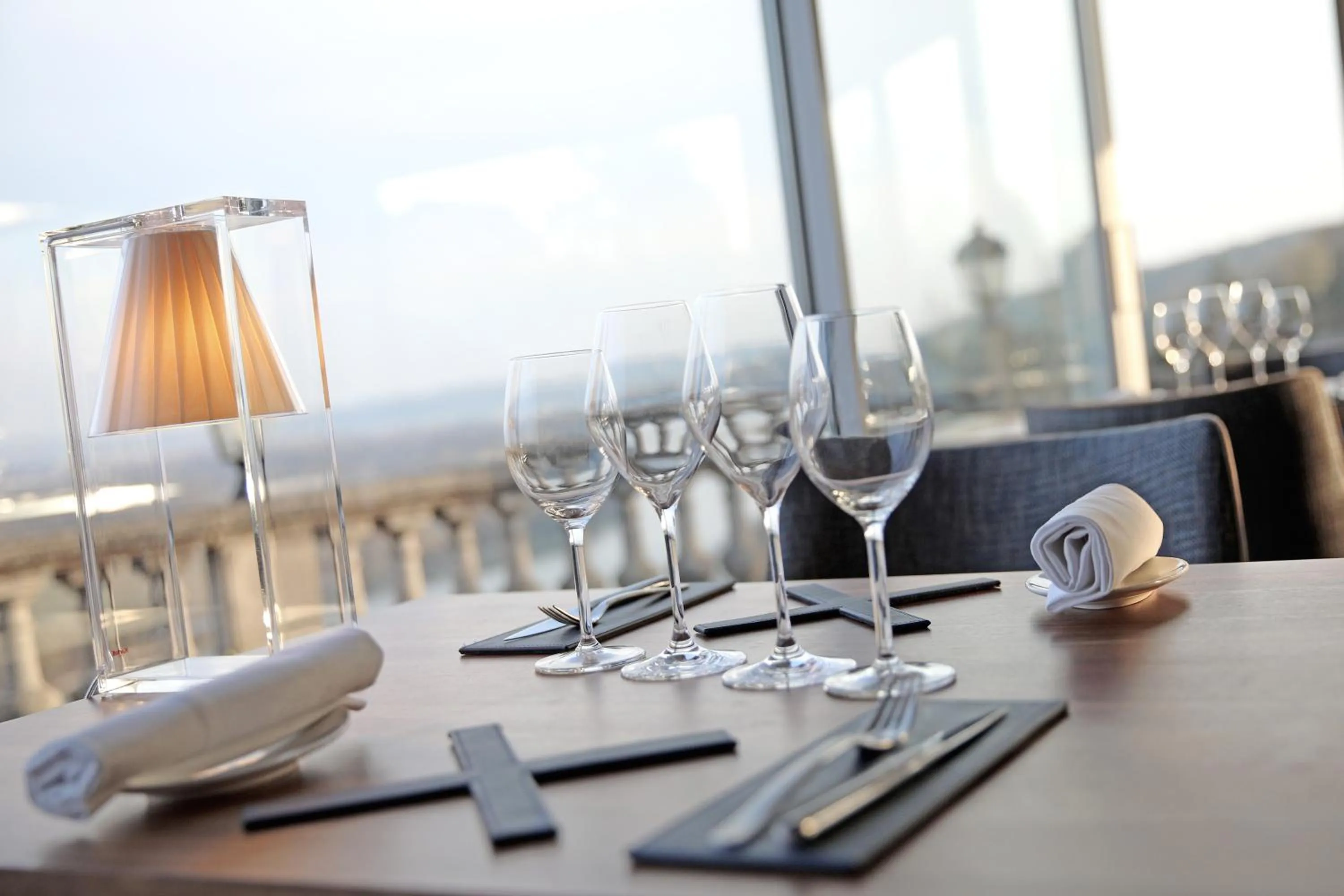 Restaurant/places to eat in Domaine De La Corniche