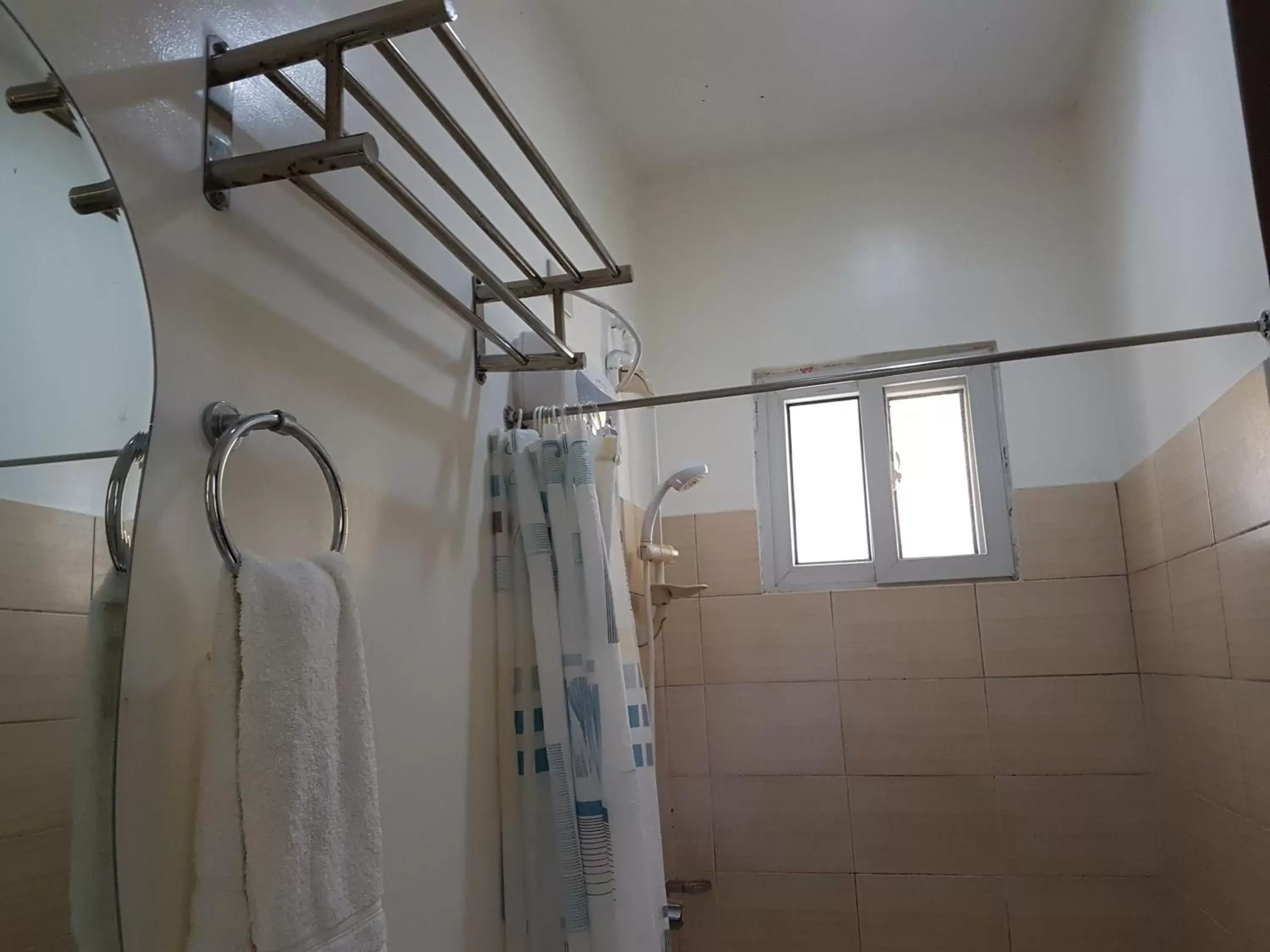 Shower, Bathroom in Blue Lagoon Inn & Suites