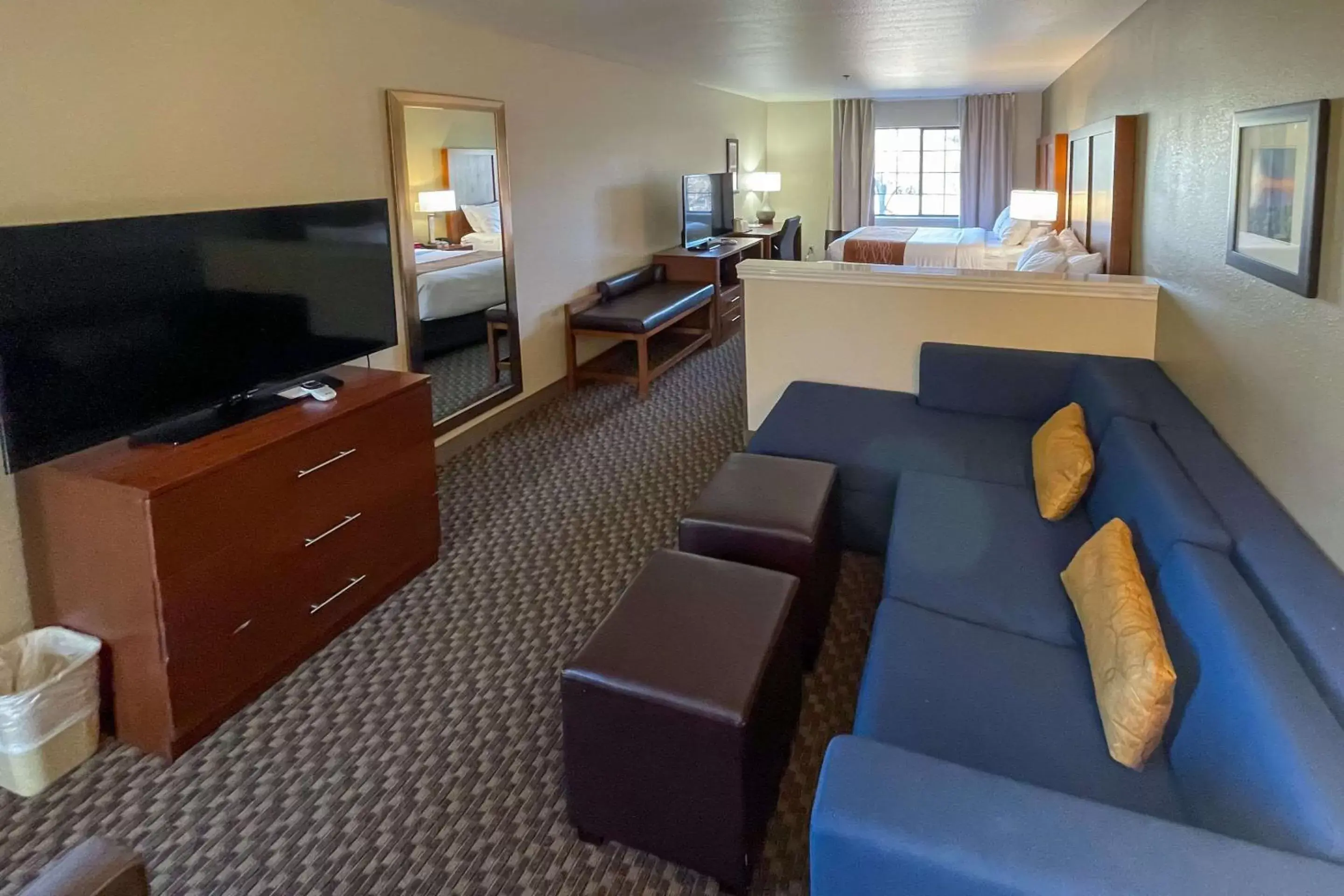 Bedroom, Seating Area in Comfort Inn & Suites Midtown