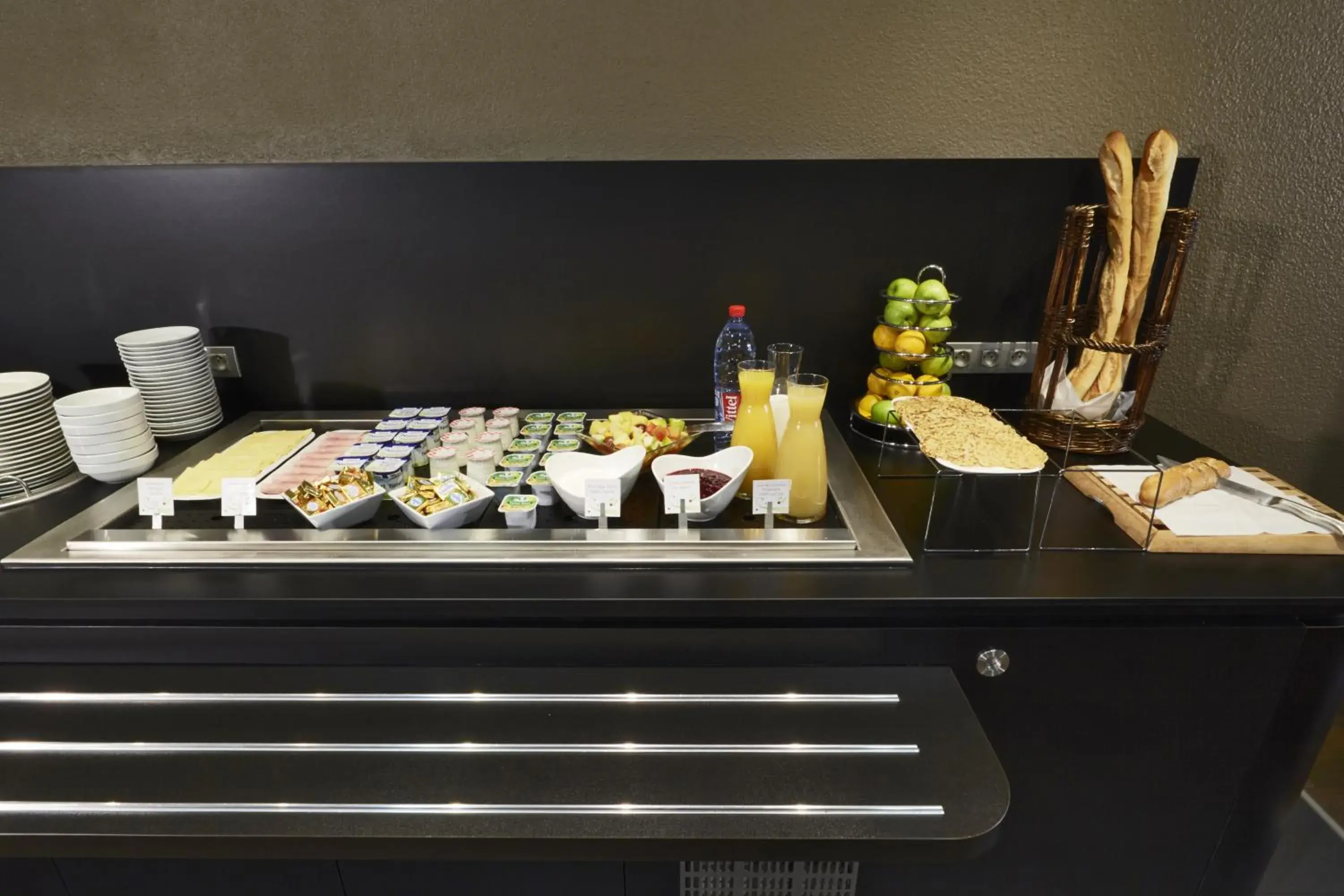 Restaurant/places to eat in Campanile Paris Ouest - Porte de Champerret Levallois Restaurant/places to eat in Campanile Paris Ouest - Porte de Champerret Levallois