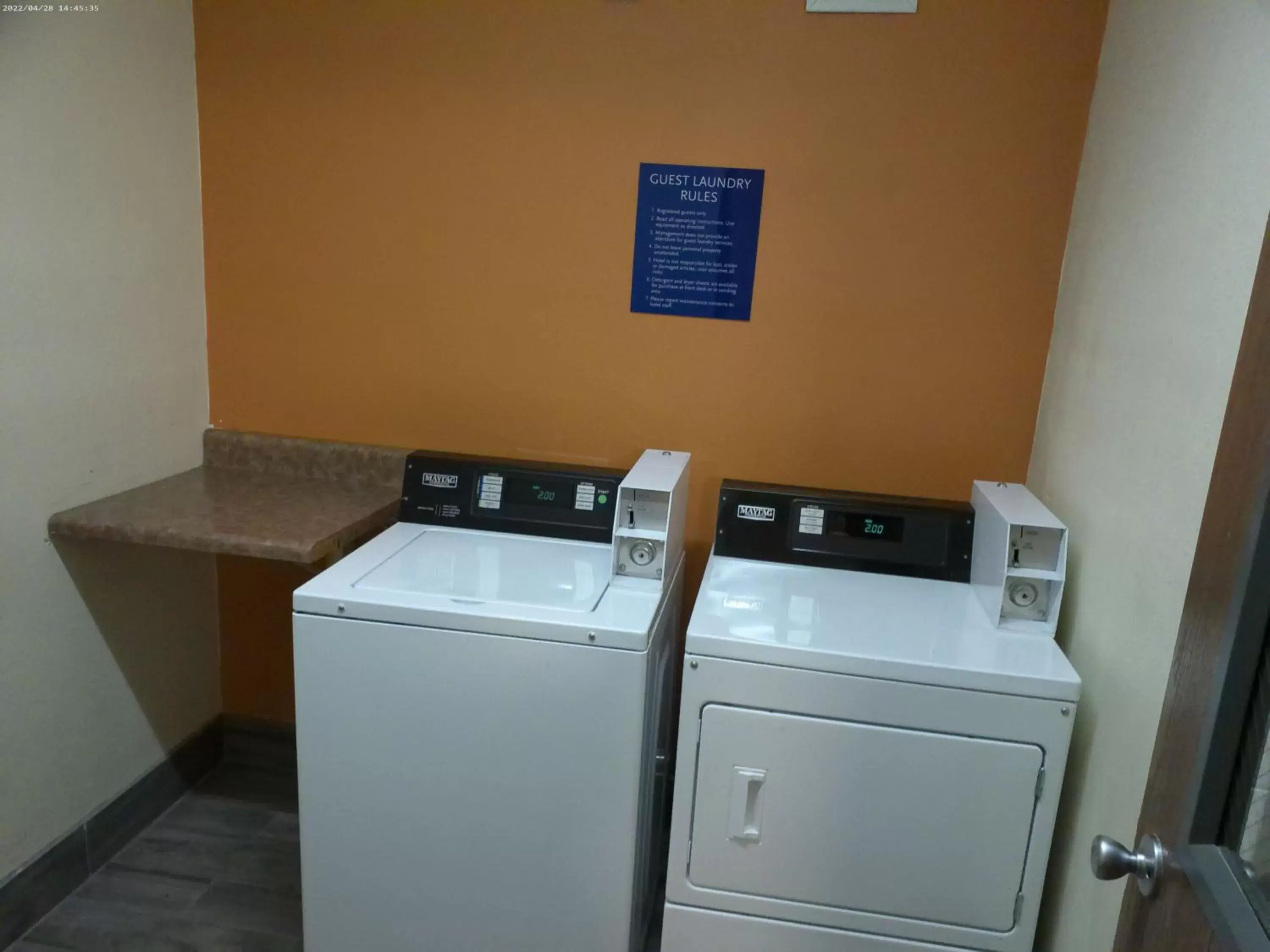 laundry, Kitchen/Kitchenette in Days Inn & Suites by Wyndham Tucson/Marana