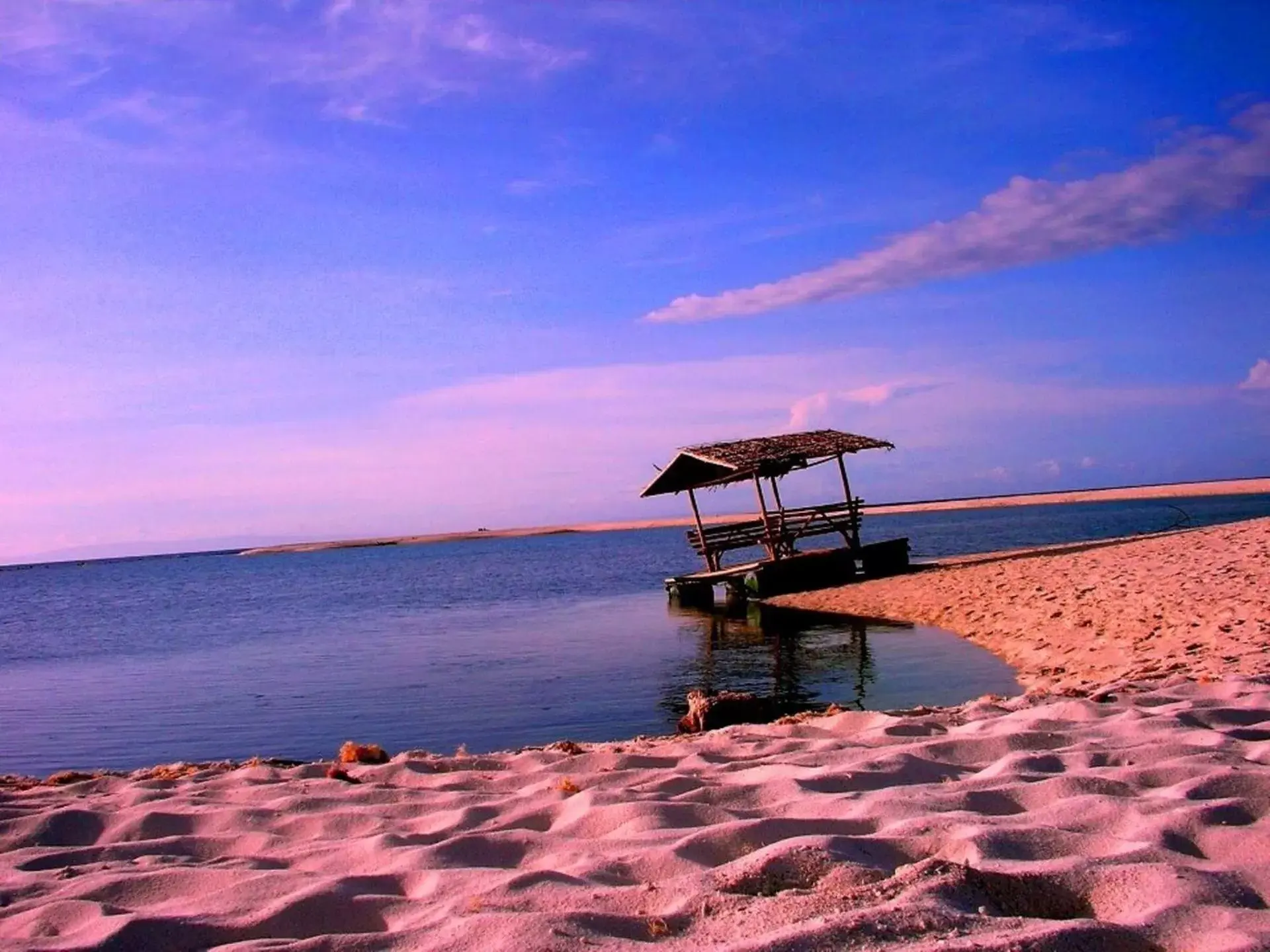 Area and facilities, Beach in SomeWhere Else Boutique Resort