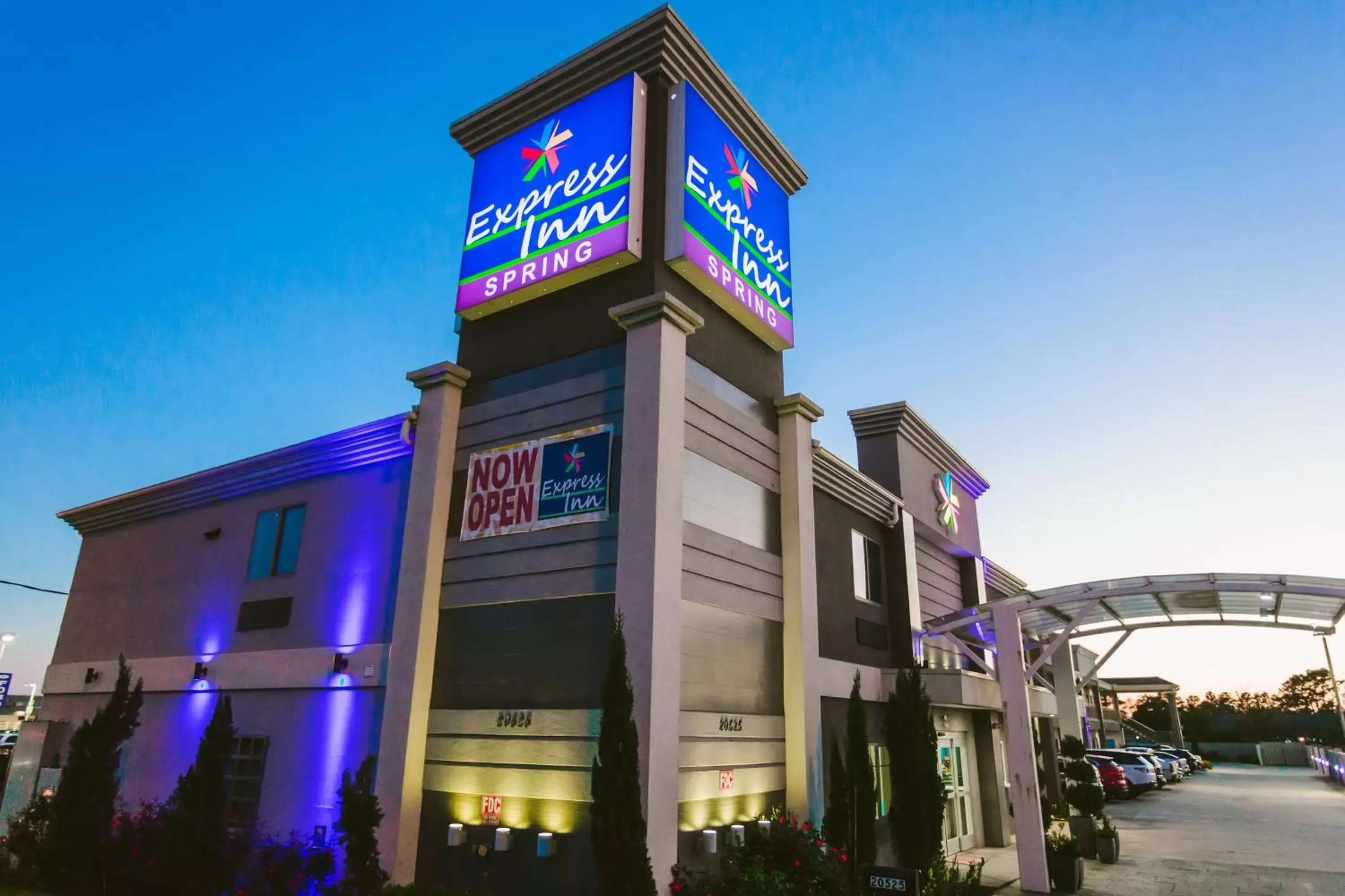 Property building in Express Inn - Spring Property building in Express Inn - Spring