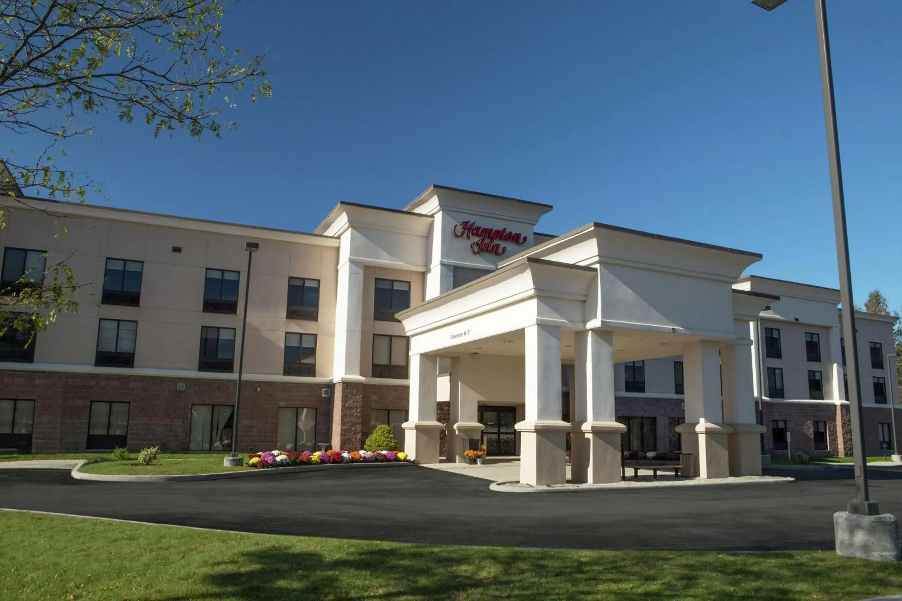 Property building in Hampton Inn Bennington Property building in Hampton Inn Bennington