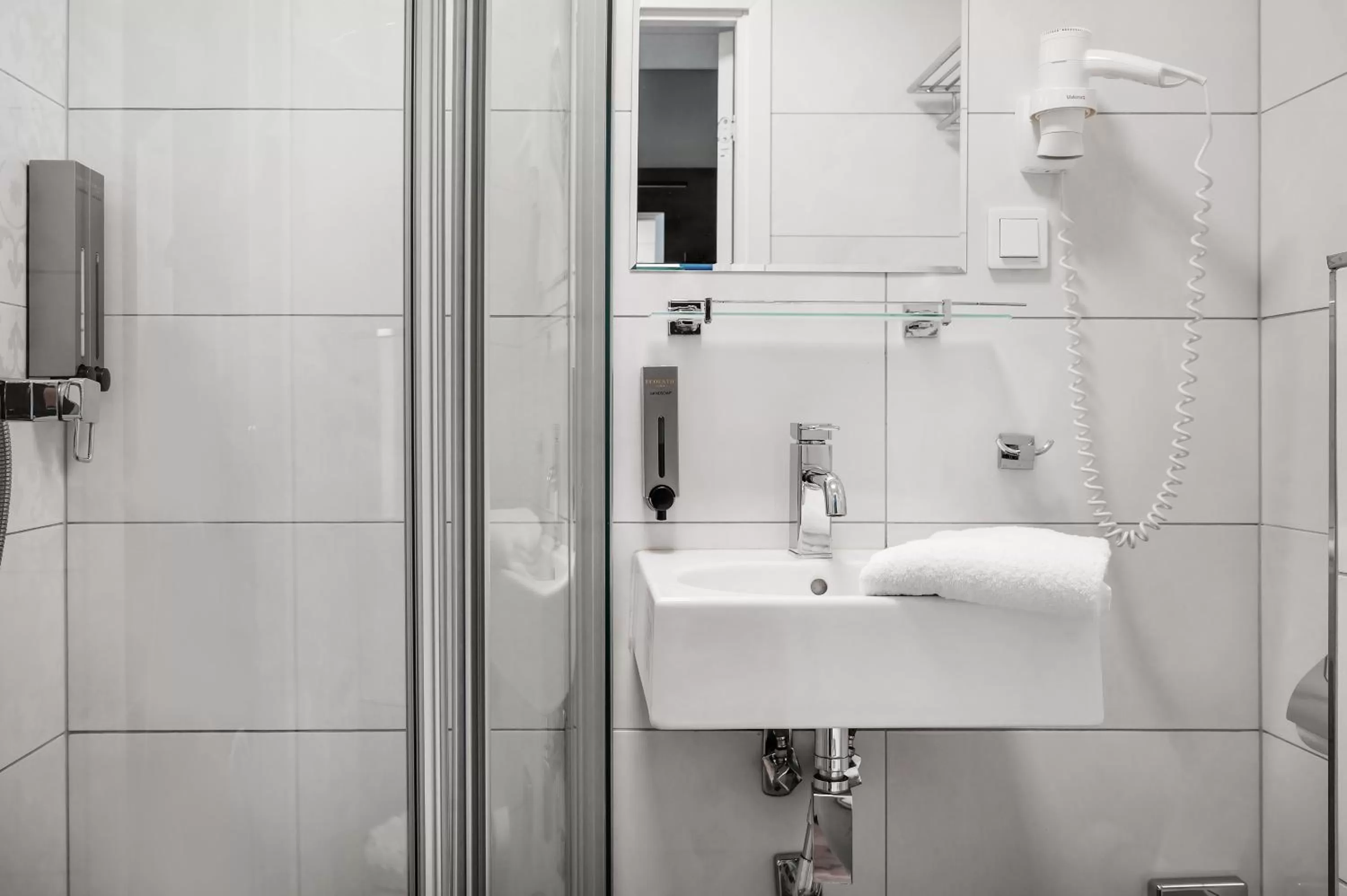 Shower in Hotel Point