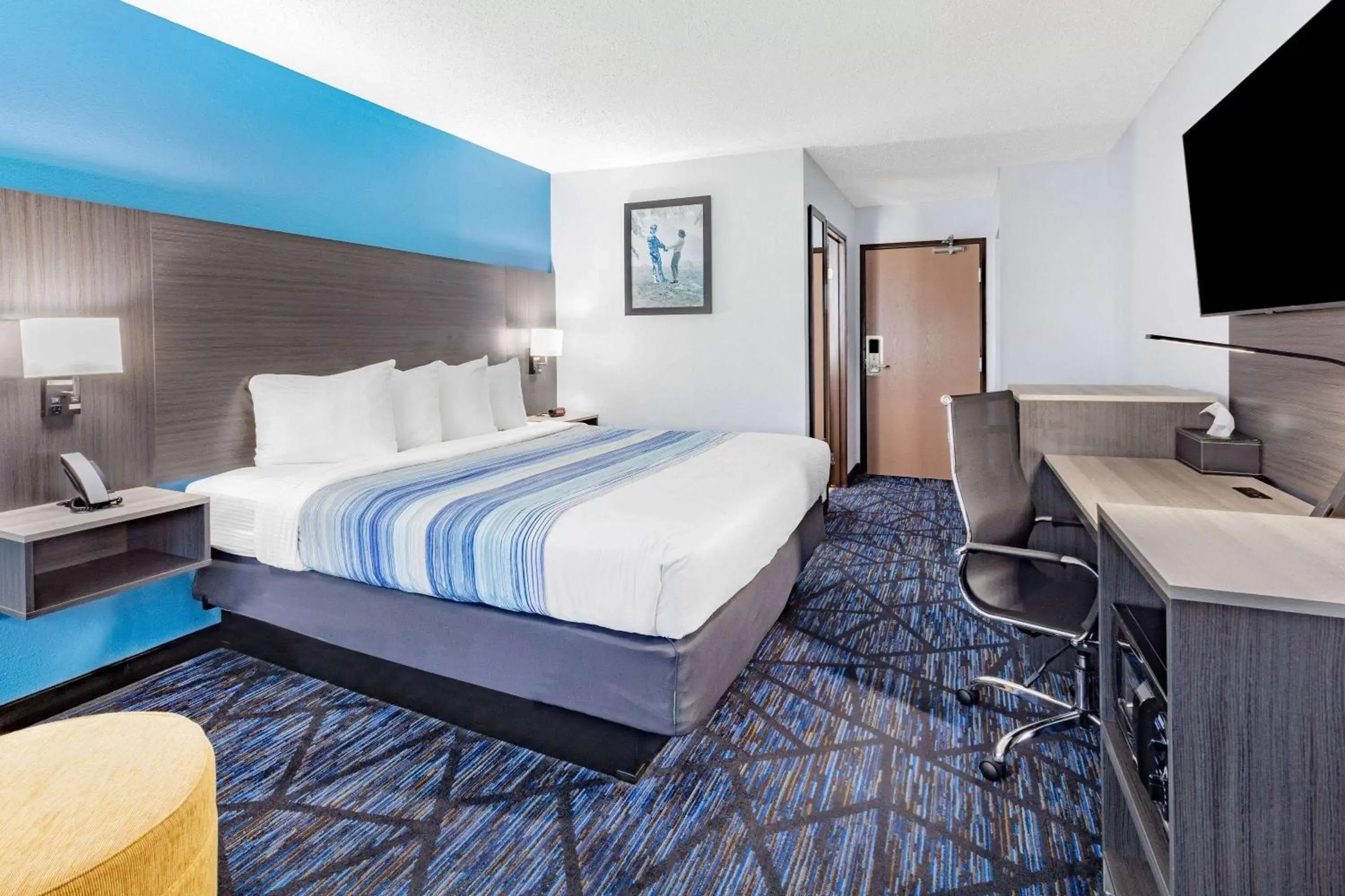 Photo of the whole room, Bed in AmericInn by Wyndham Quincy