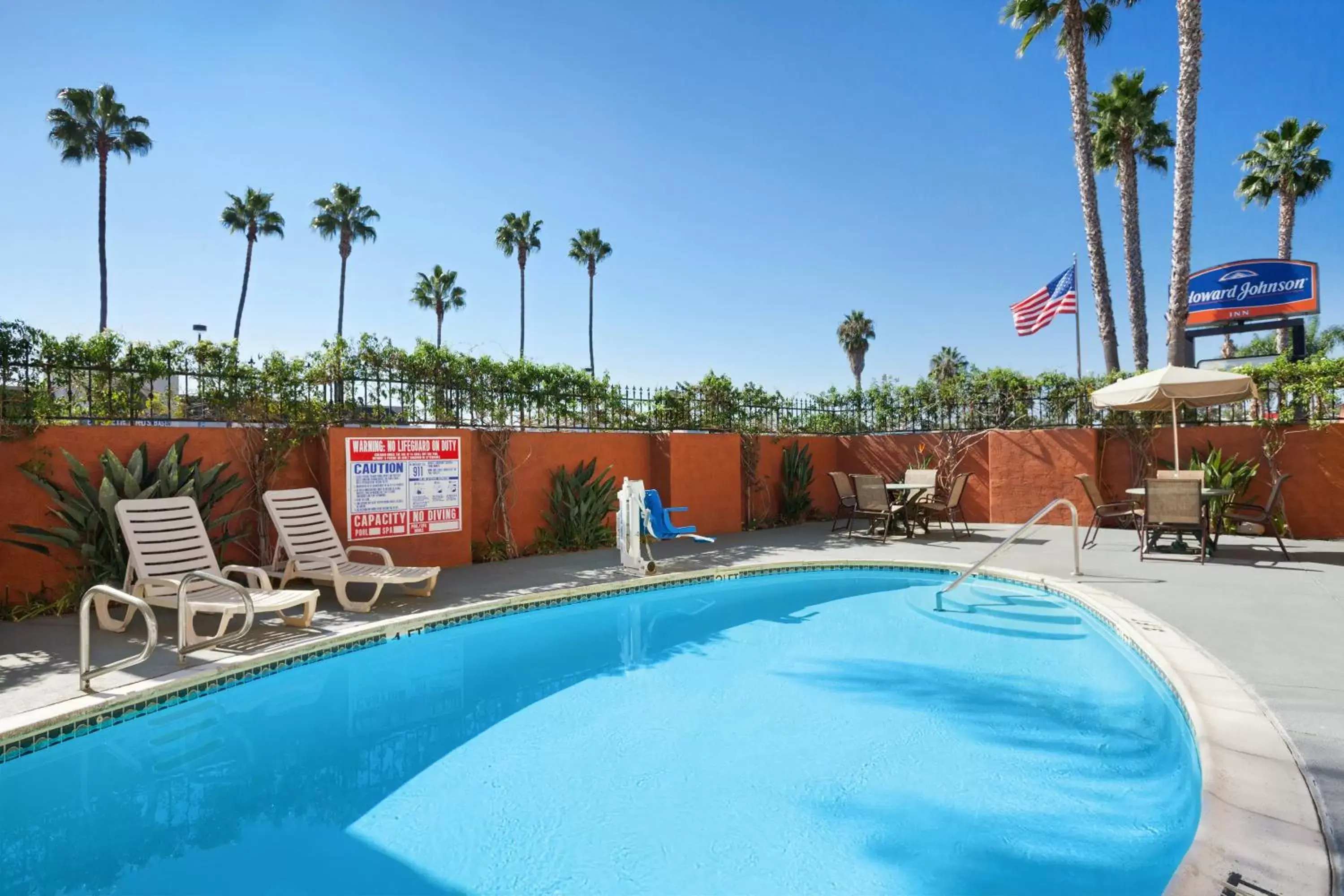 Day, Swimming Pool in Howard Johnson by Wyndham San Diego Sea World