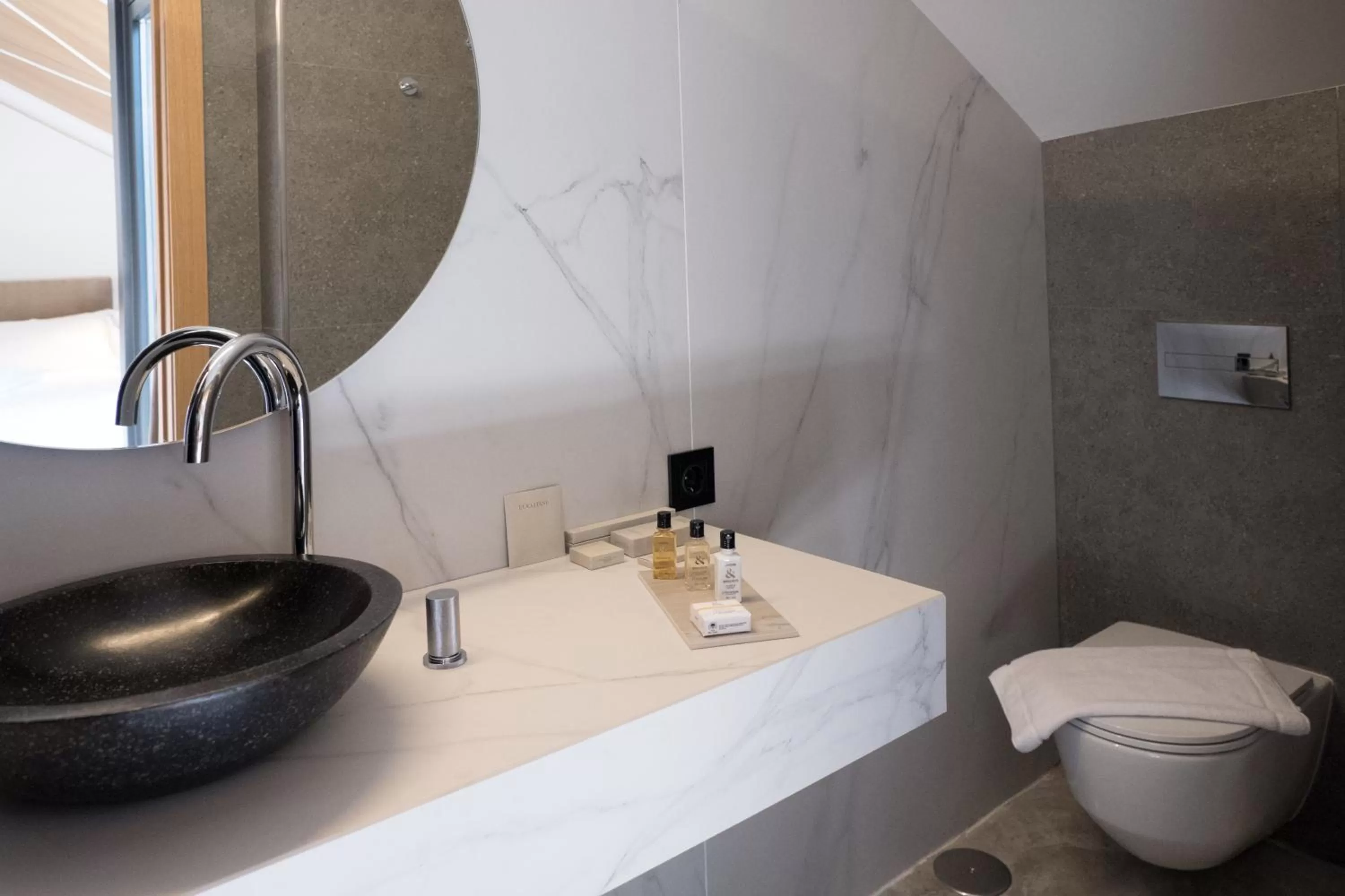 Bathroom in BOX ART ALPINO