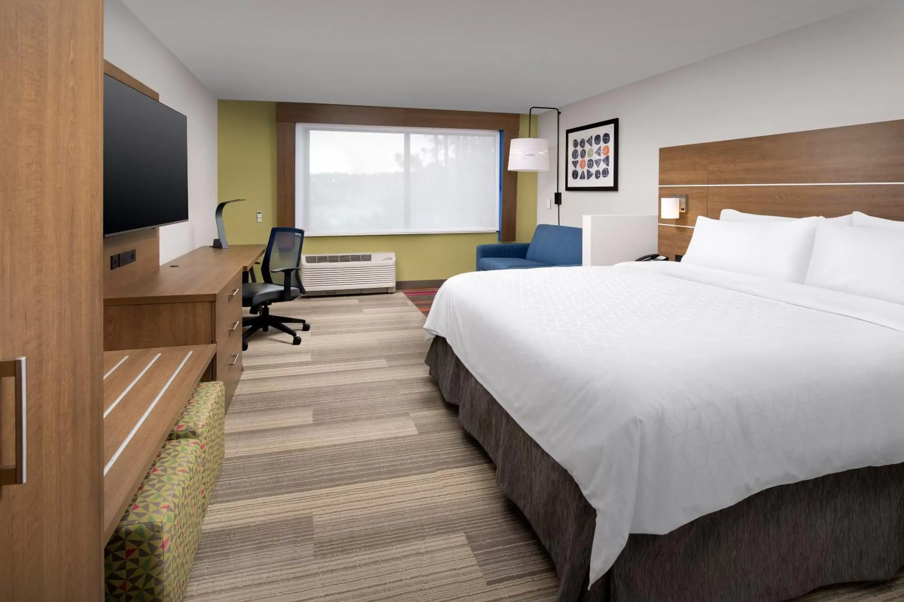 Photo of the whole room, Bed in Holiday Inn Express Pensacola Downtown, an IHG Hotel