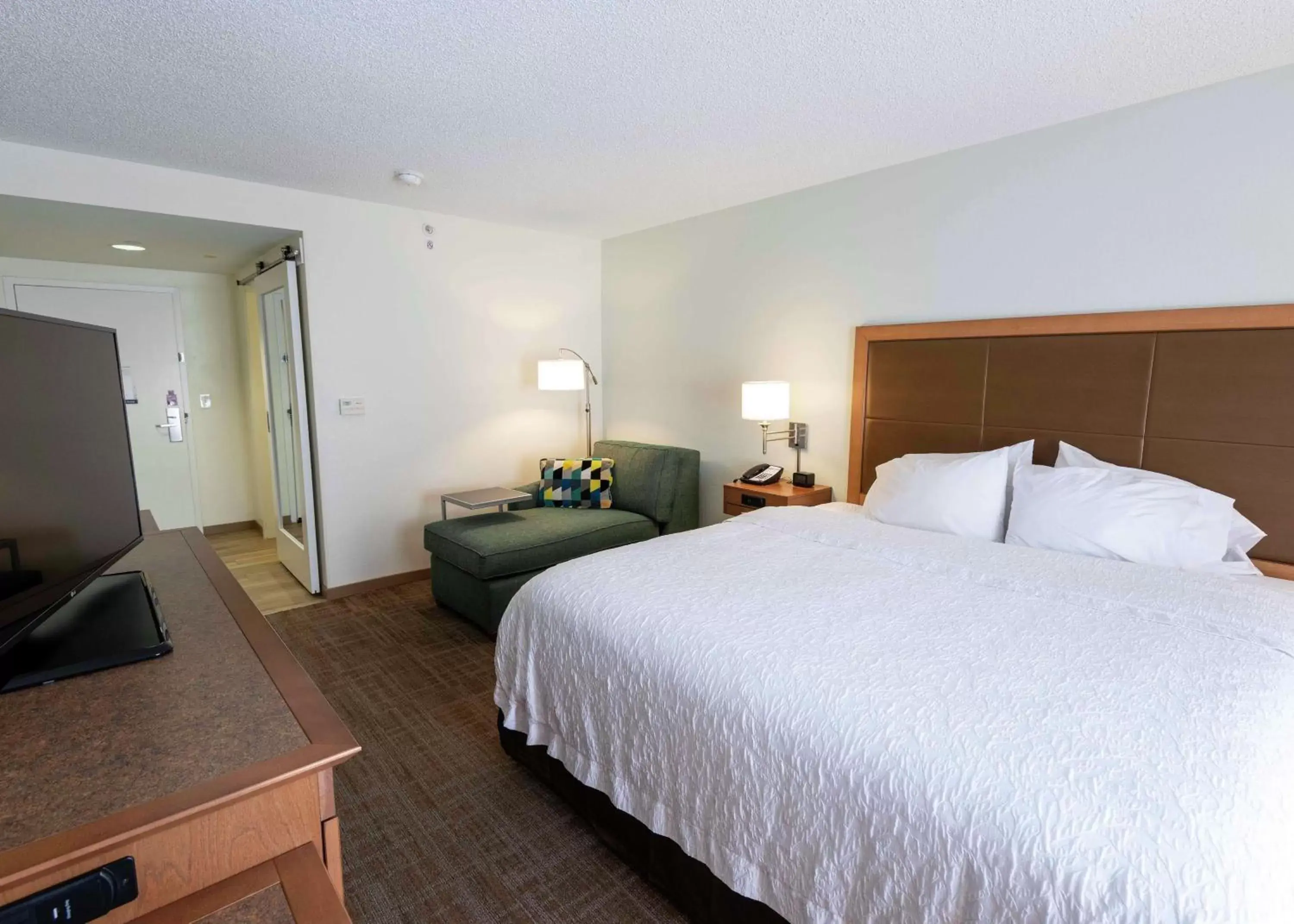 Bedroom, Bed in Hampton Inn Boca Raton