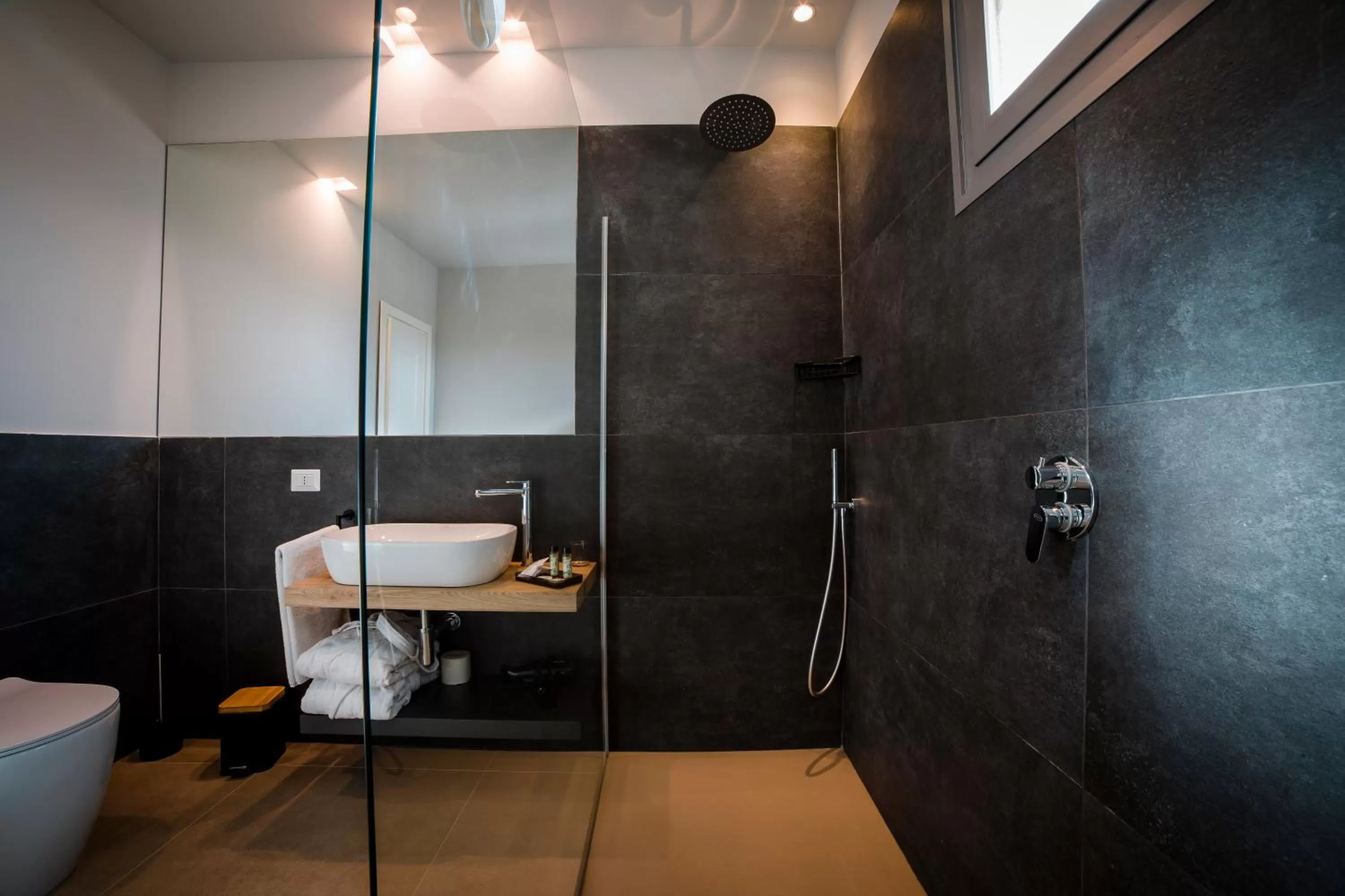 Shower in Baglio Custera