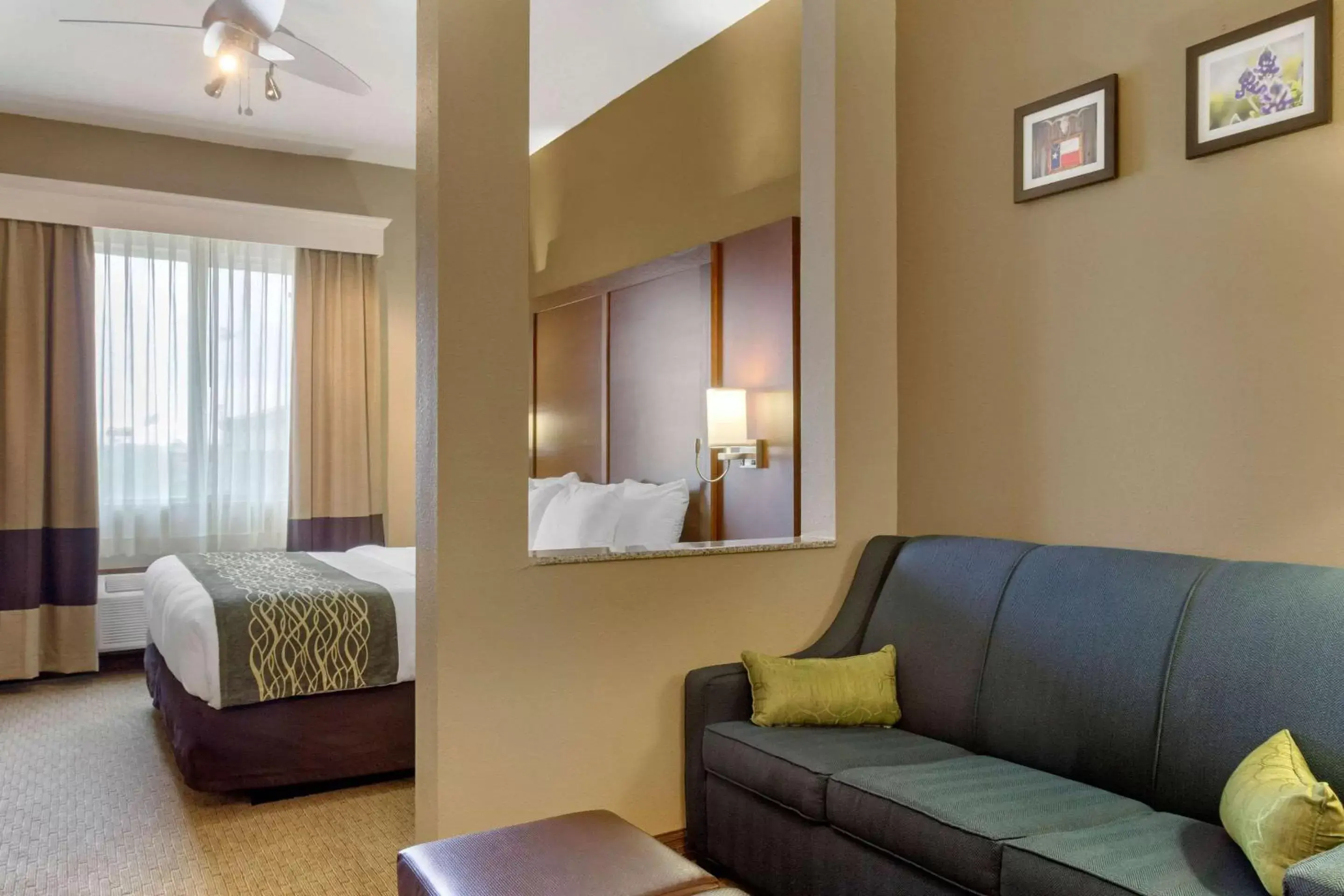 Photo of the whole room, Seating Area in Comfort Inn & Suites Amarillo