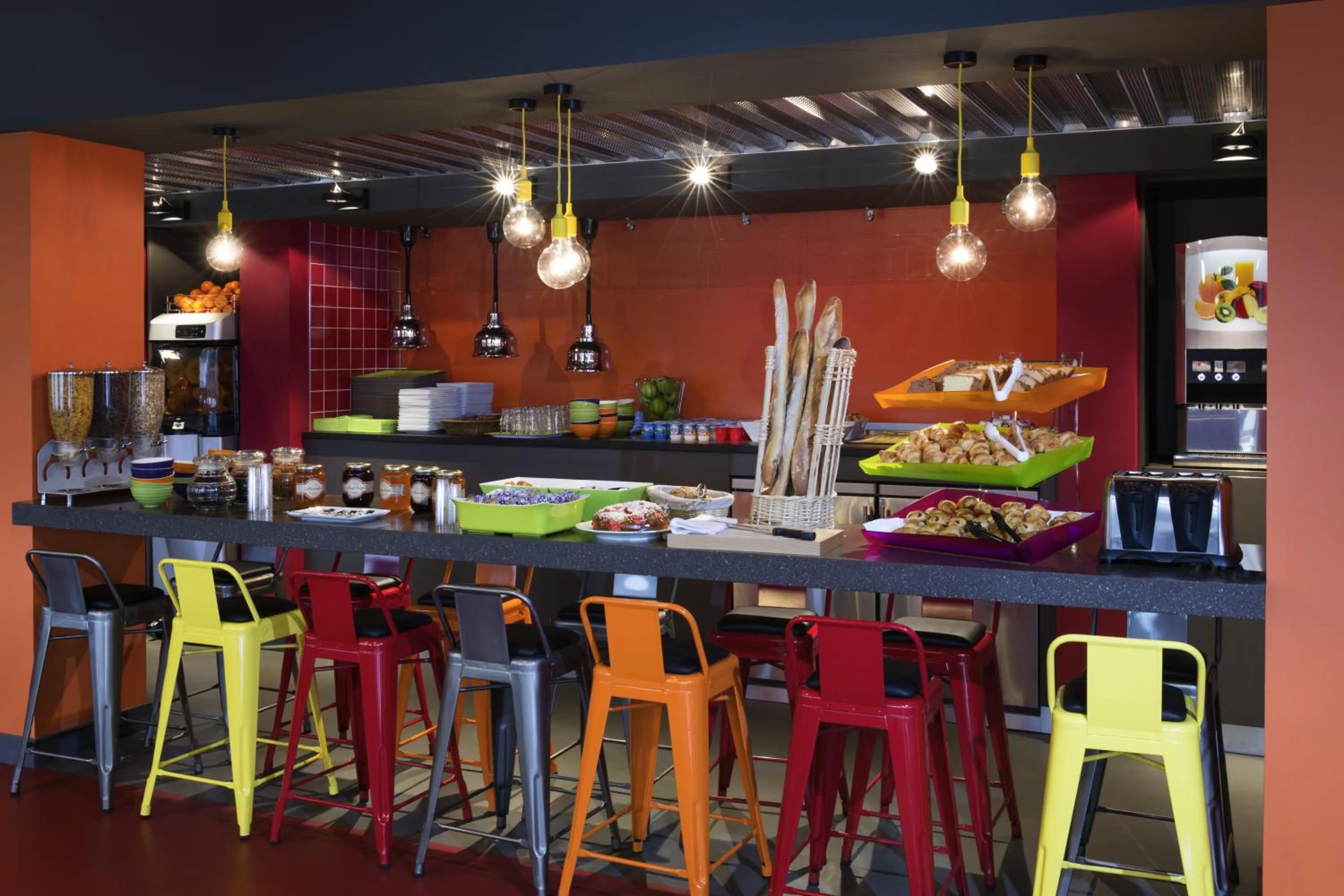 Restaurant/places to eat in ibis Styles Lyon Centre Confluence