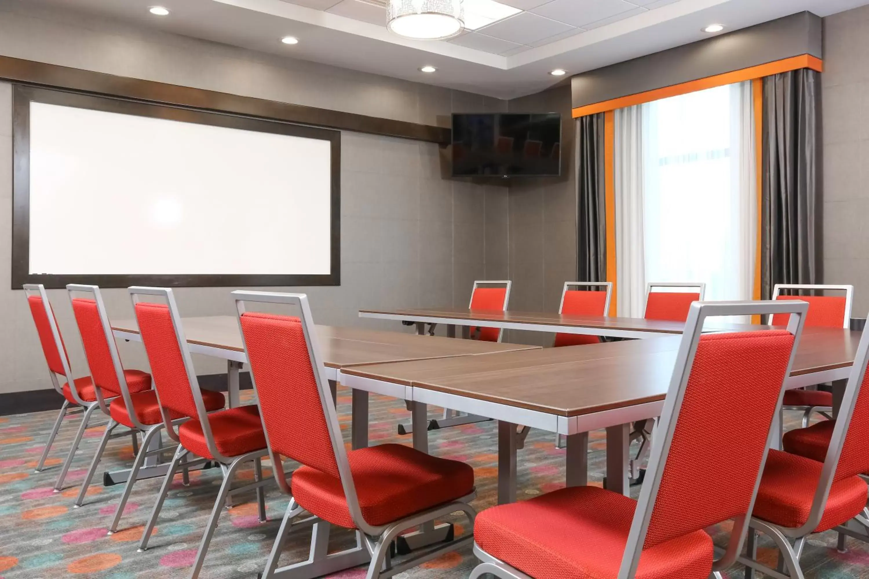 Meeting/conference room in Holiday Inn Express Moline - Quad Cities Area, an IHG Hotel