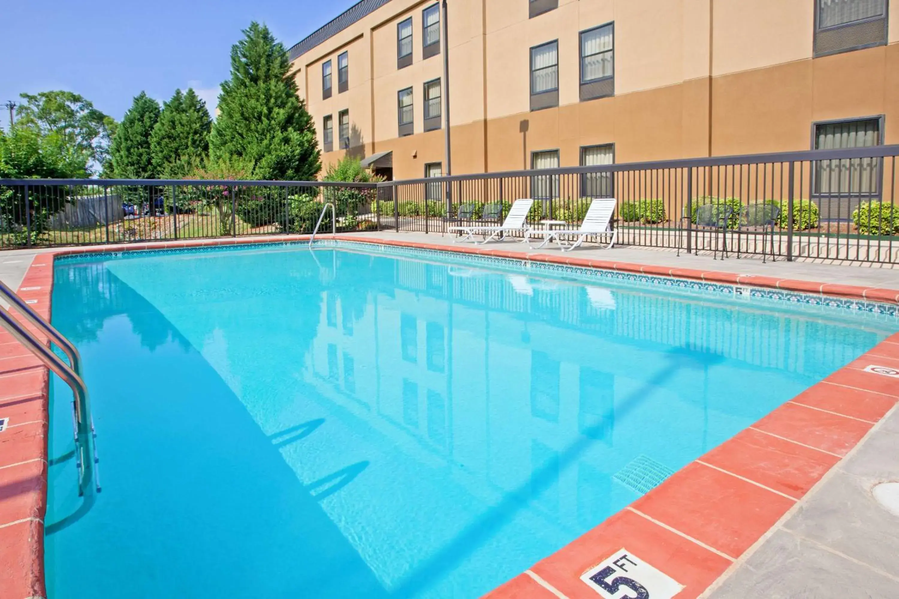 Pool view, Swimming Pool in Hampton Inn Chattanooga/Hixson