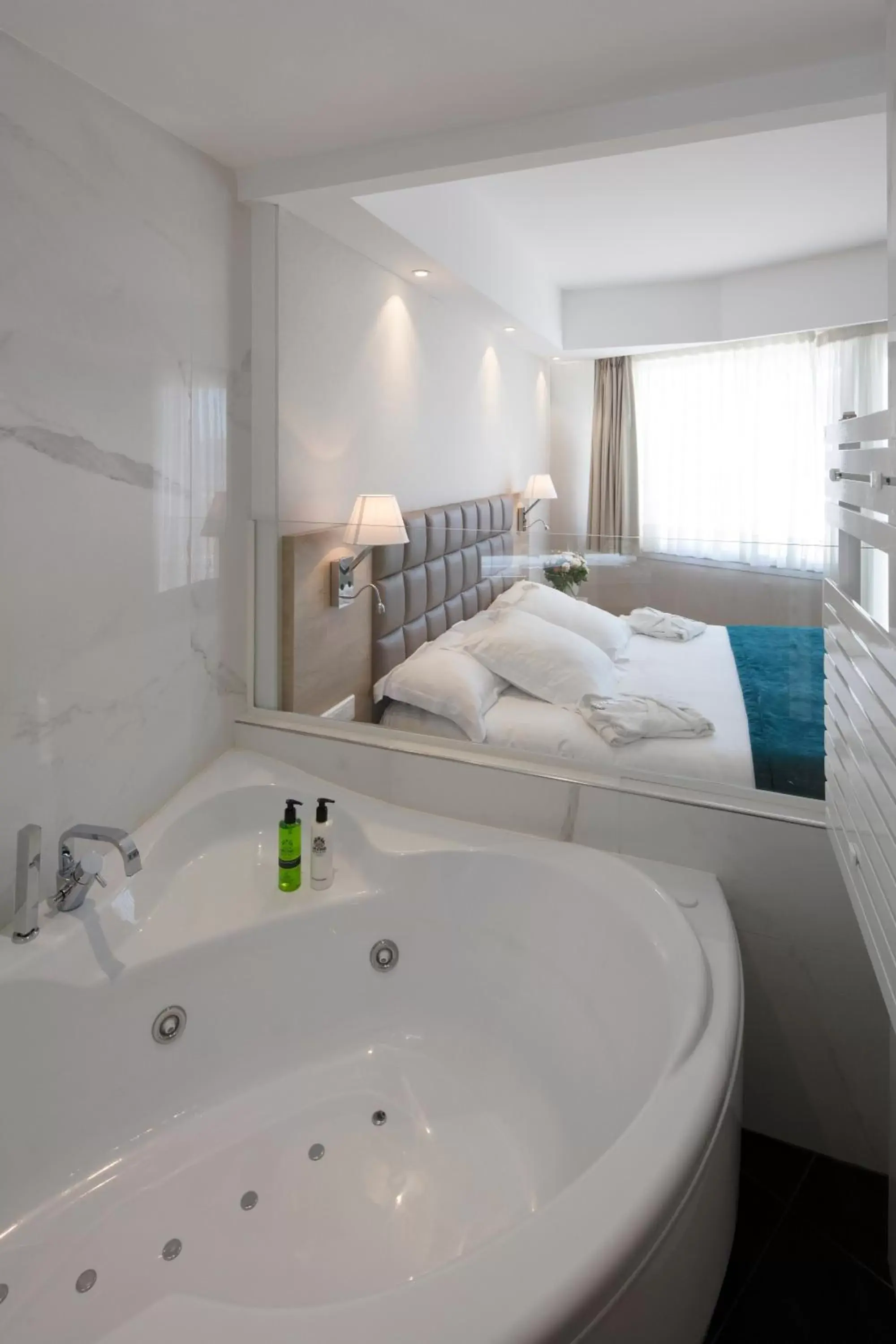 Bathroom in Splendid Hotel & Spa Nice