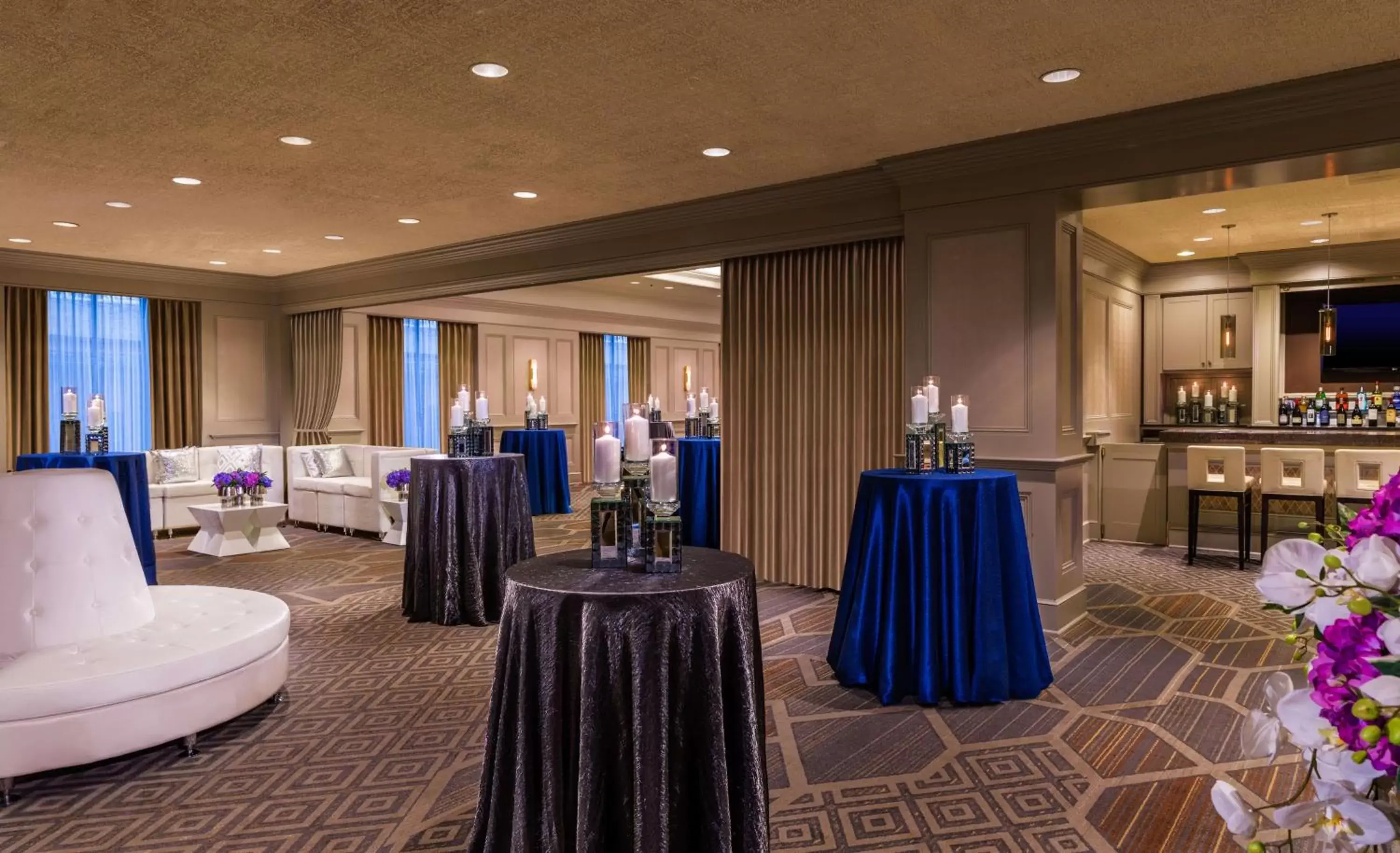 Lounge or bar in Hilton Minneapolis Lounge or bar in Hilton Minneapolis