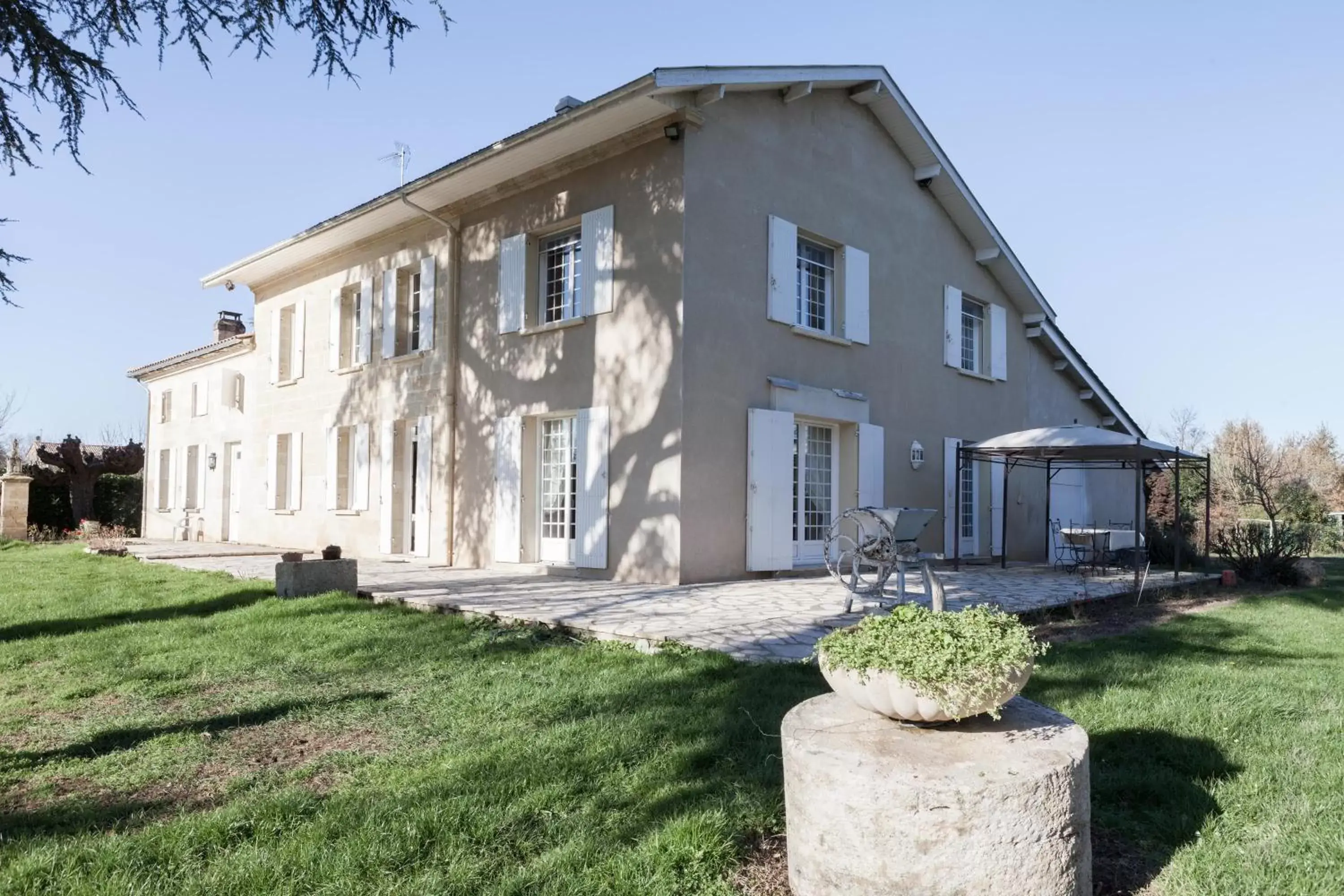 Facade/entrance, Property Building in Chambres d'hôtes de charme au REFUGE DU PEINTRE prés de St Emilion