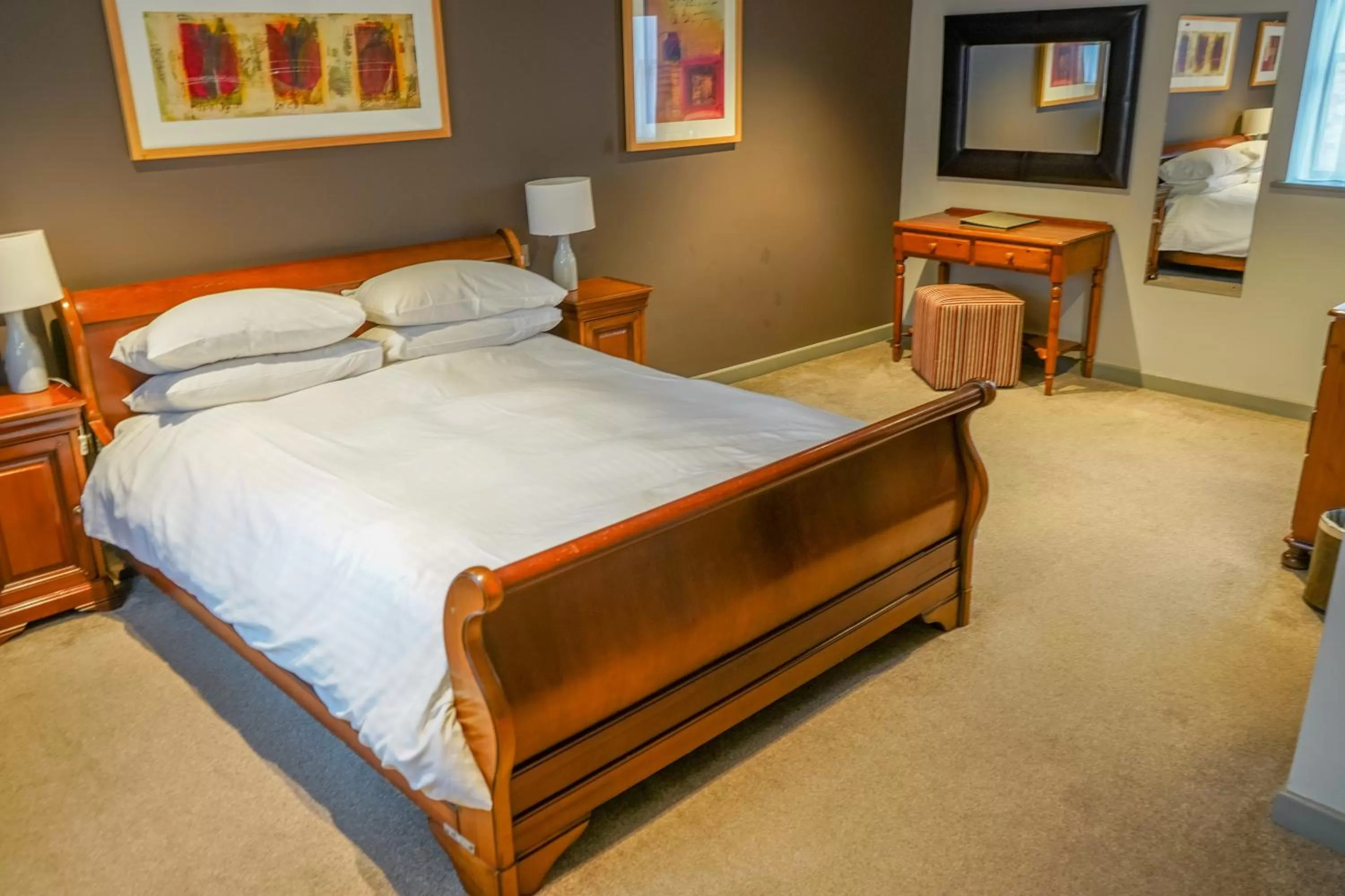 Bed in The Bird In Hand Inn, Witney