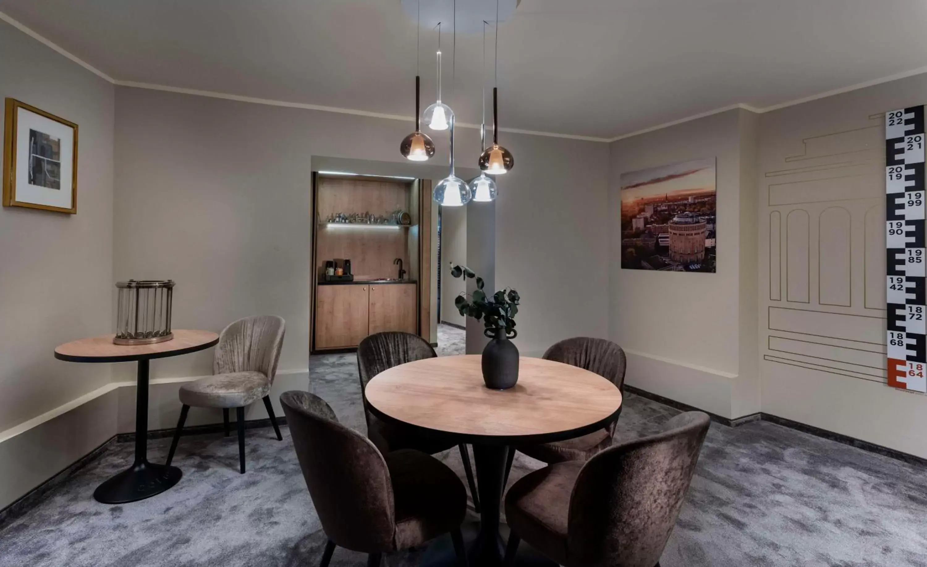 Photo of the whole room, Dining Area in Wasserturm Hotel Cologne, Curio Collection by Hilton