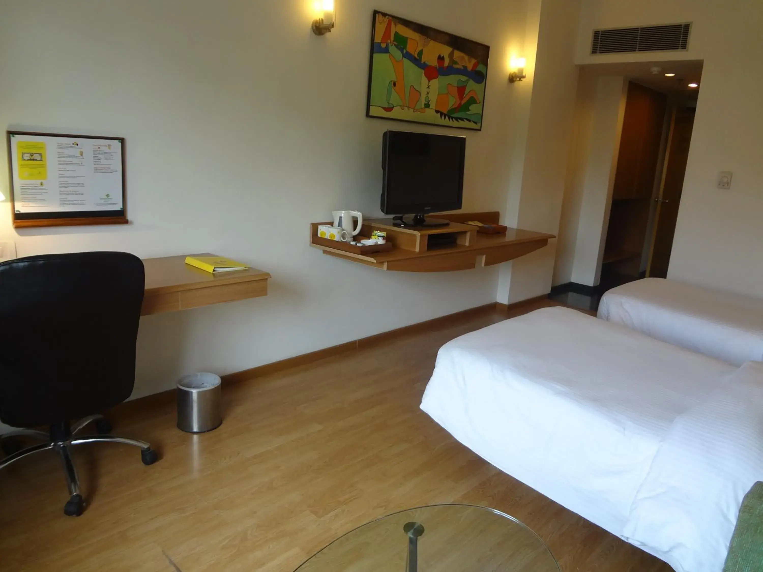 Bedroom, TV/Entertainment Center in Lemon Tree Hotel, Ahmedabad