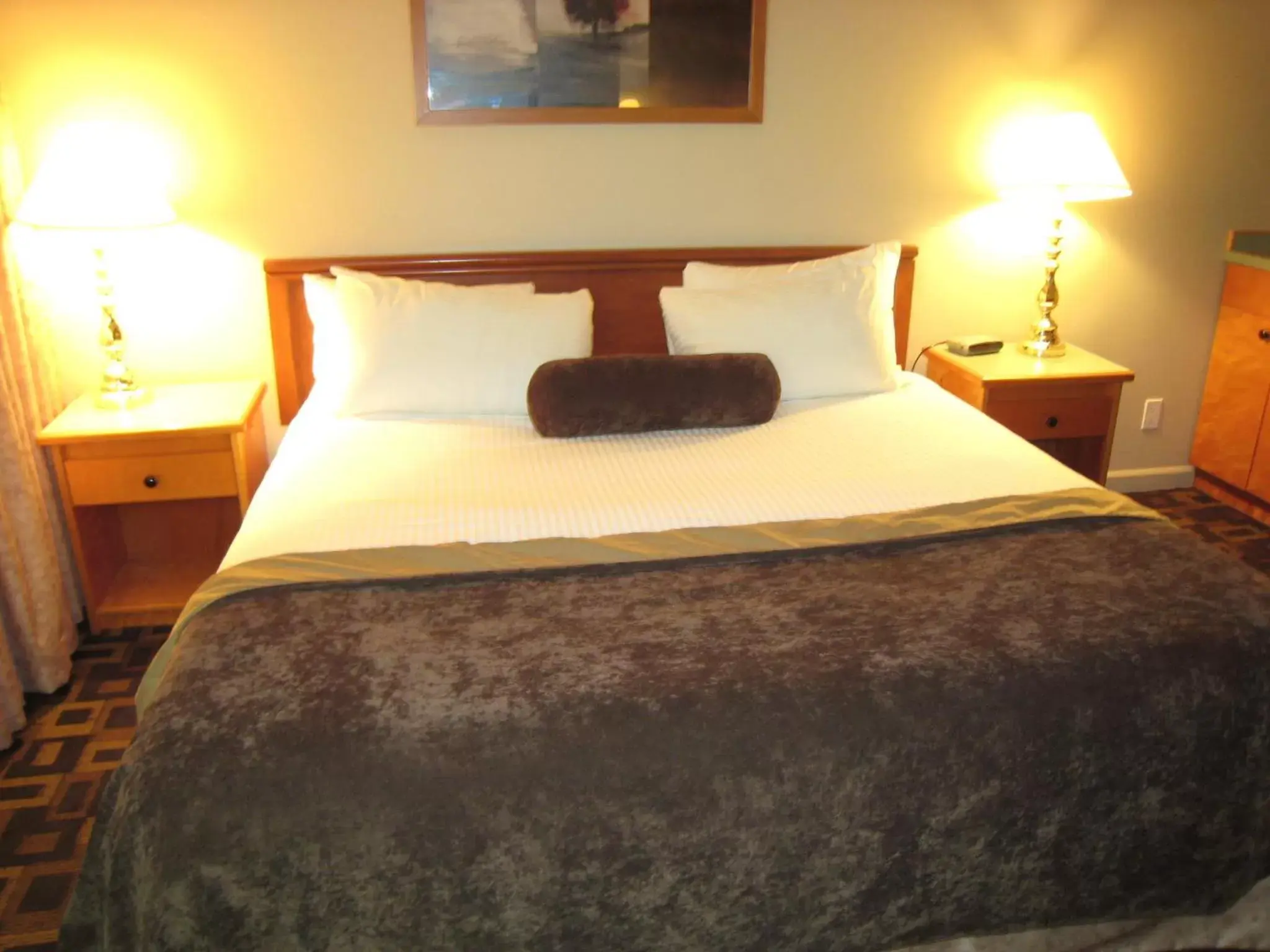 Bed in Super 8 by Wyndham Castlegar BC