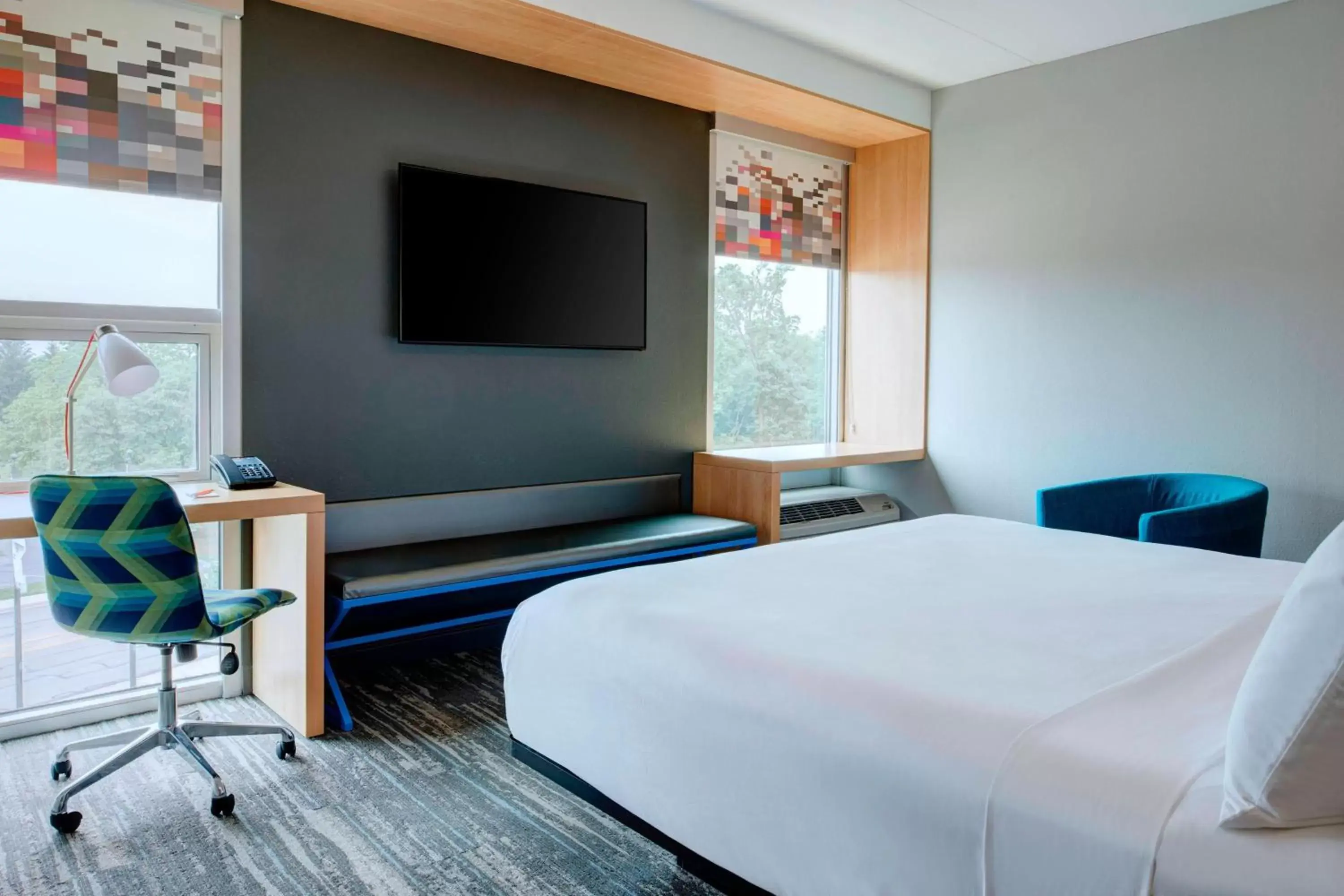 Photo of the whole room, Bed in Aloft Columbus Westerville