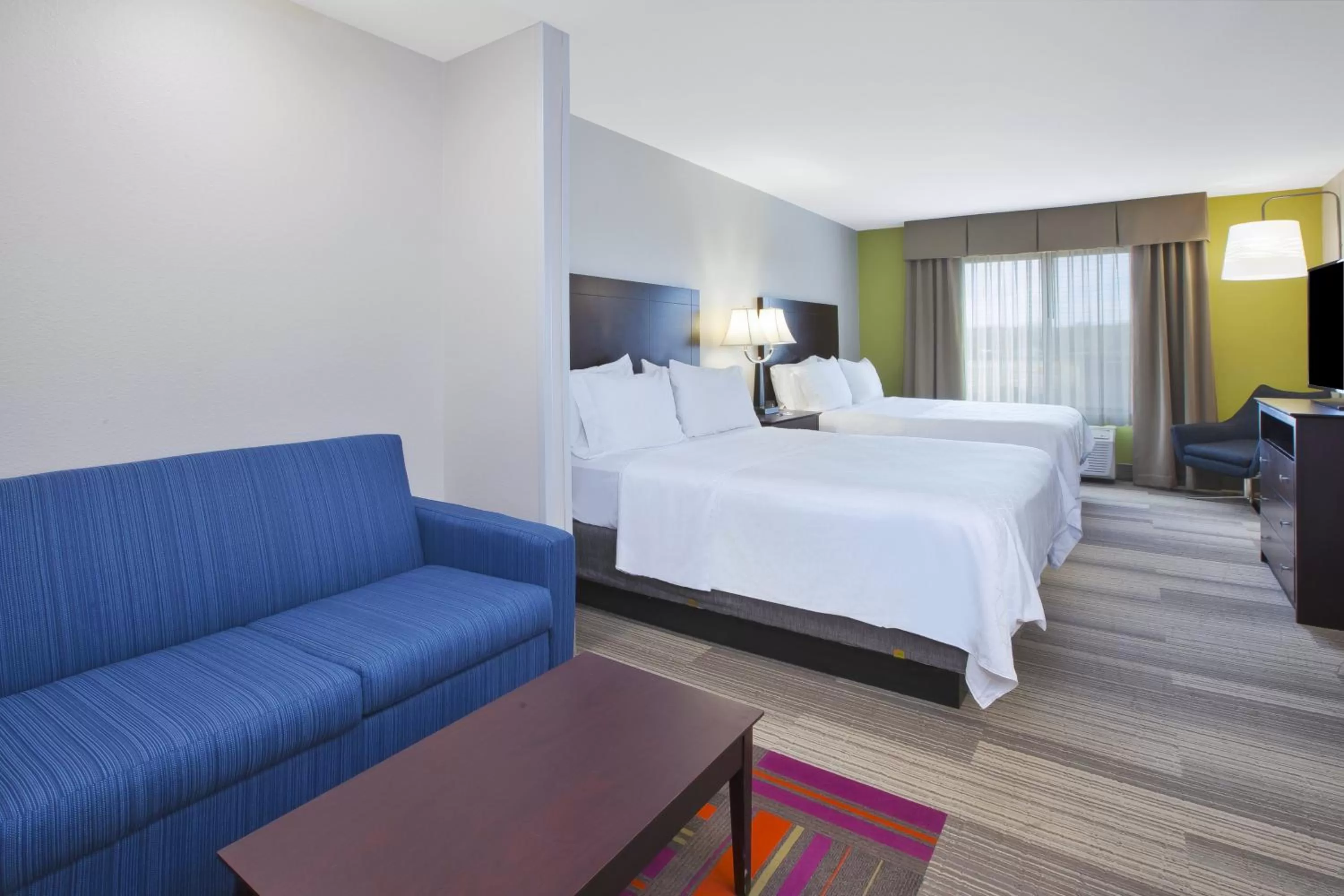 Photo of the whole room, Bed in Holiday Inn Express Niles by IHG