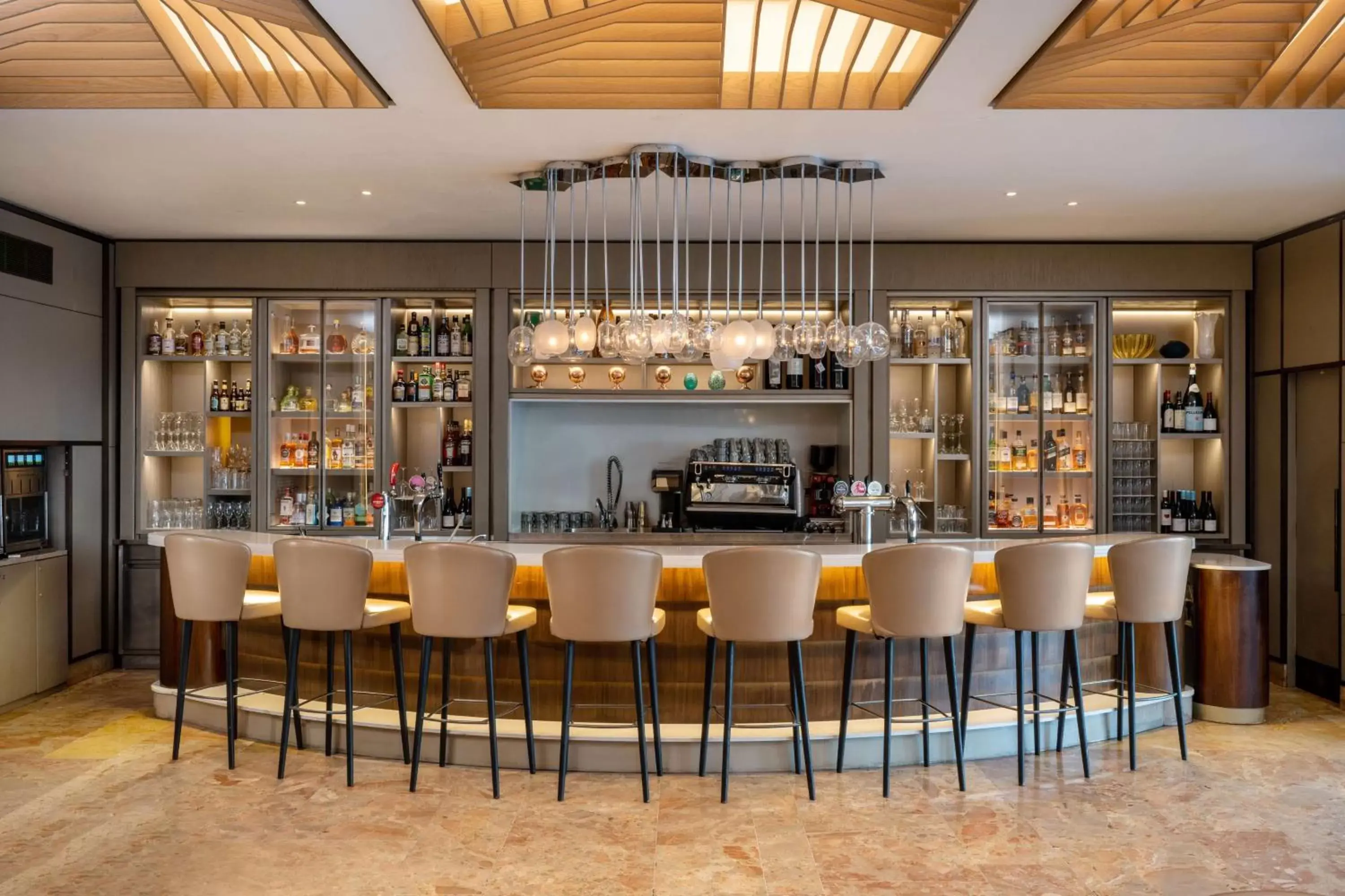Restaurant/places to eat, Lounge/Bar in Hilton Tel Aviv Hotel