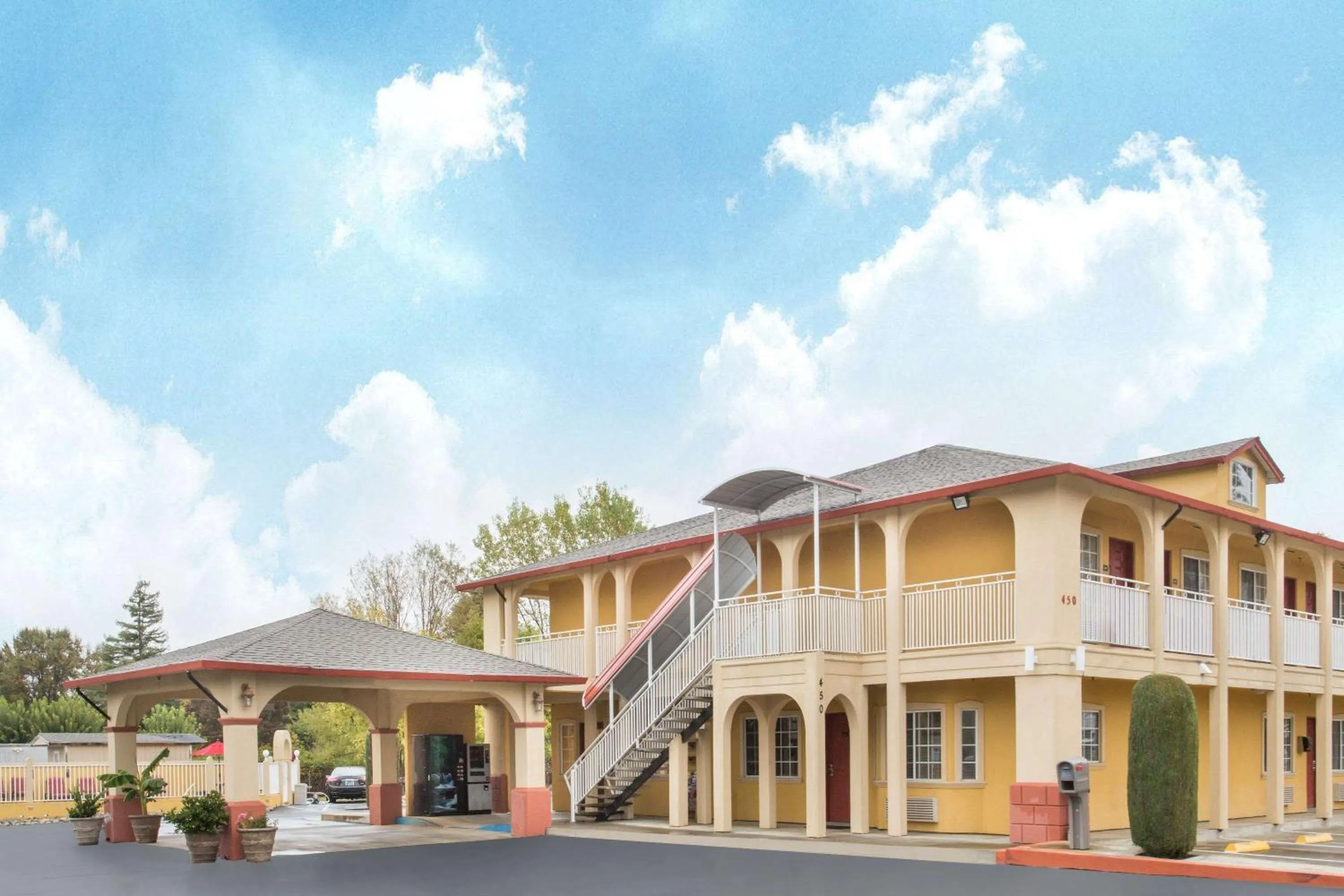 Property Building in Super 8 by Wyndham Upper Lake