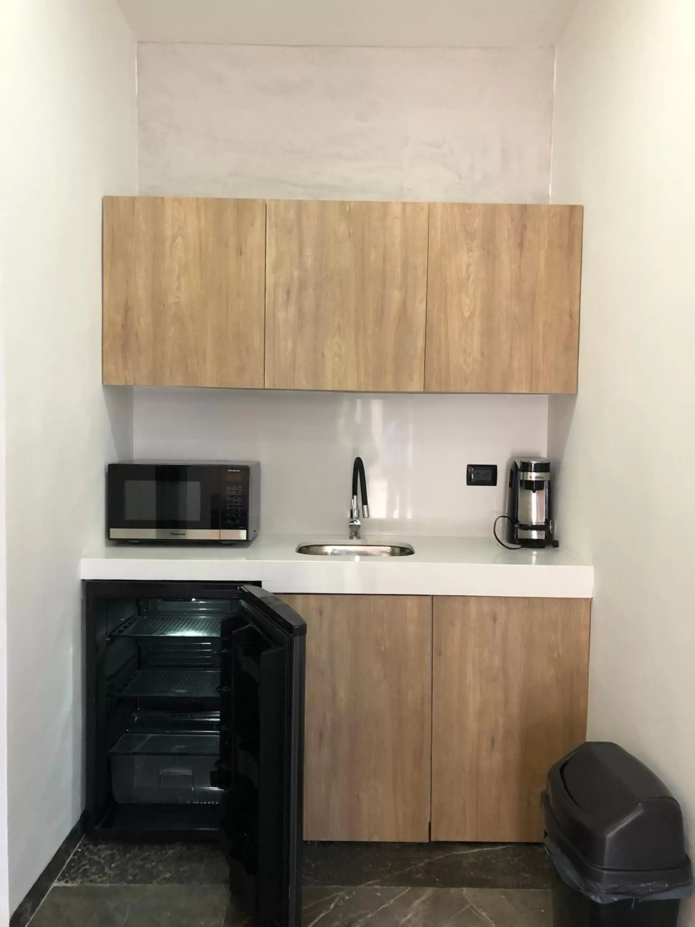 Coffee/tea facilities, Kitchen/Kitchenette in Hotel Suites La Negra Boutique