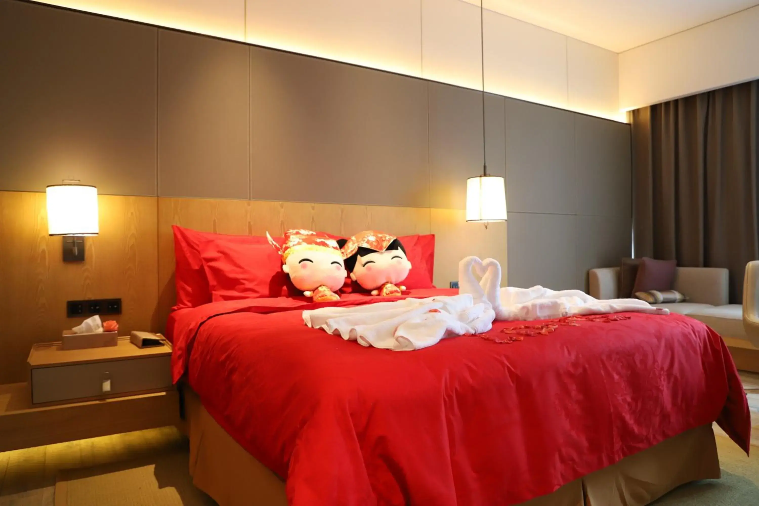 Photo of the whole room, Bed in Crowne Plaza Nanchang Wanli, an IHG Hotel