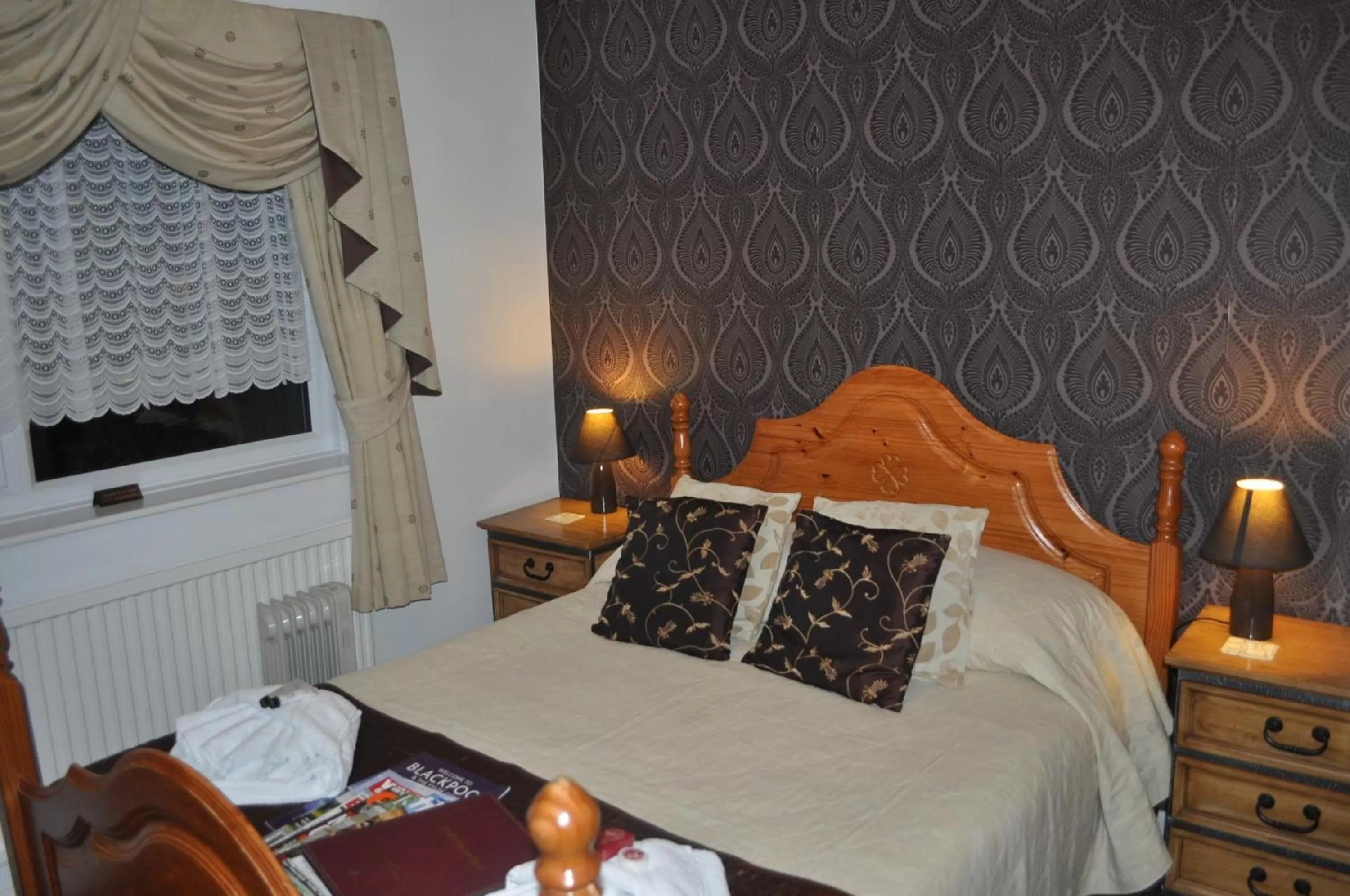 Bed in The New Guilderoy Hotel