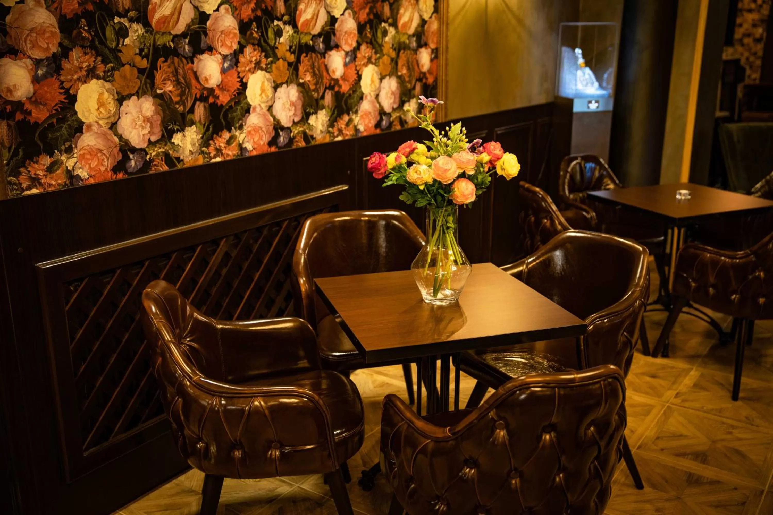 Lounge or bar in Hotel Capital with private wellness