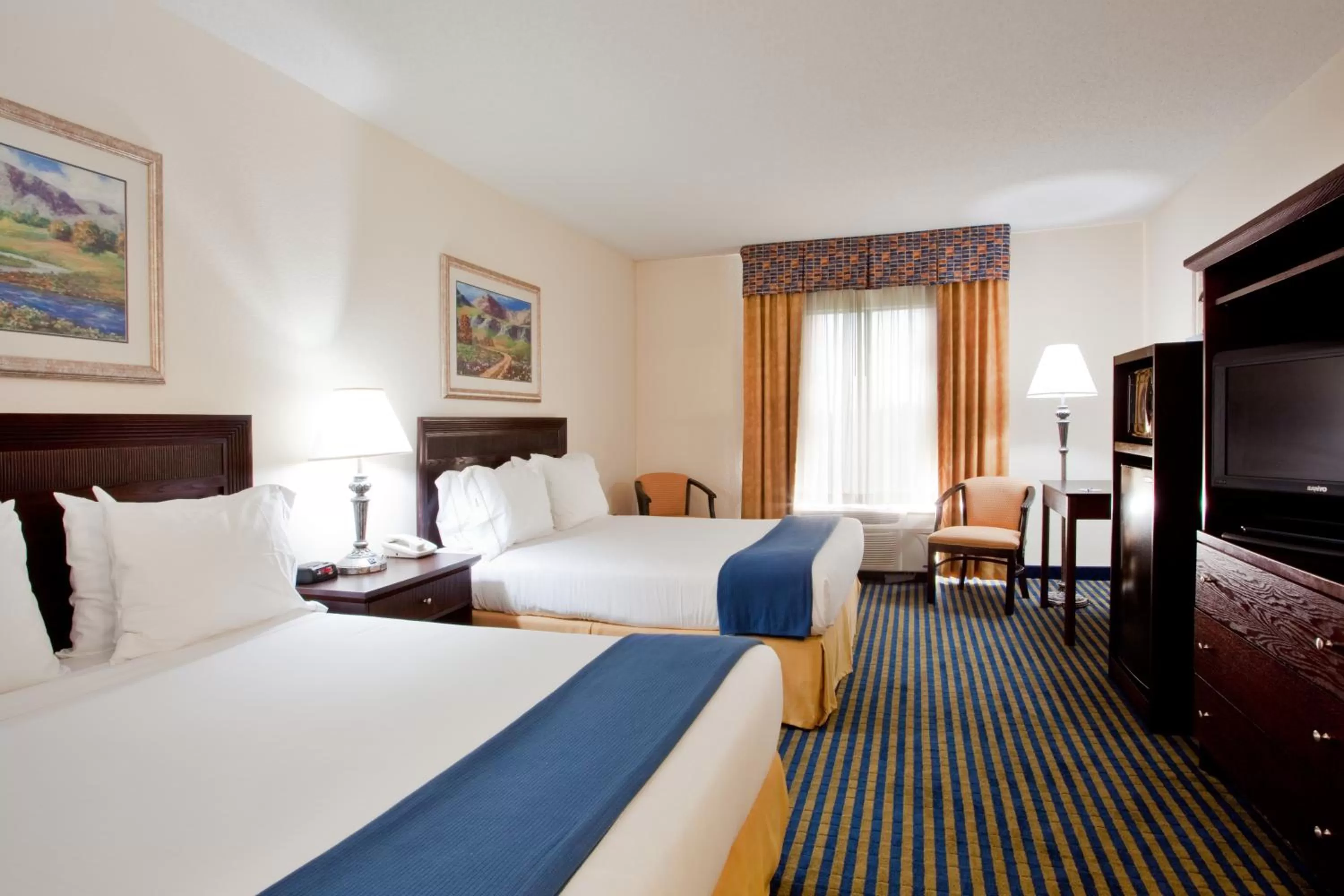 Holiday Inn Express & Suites Chesapeake by IHG