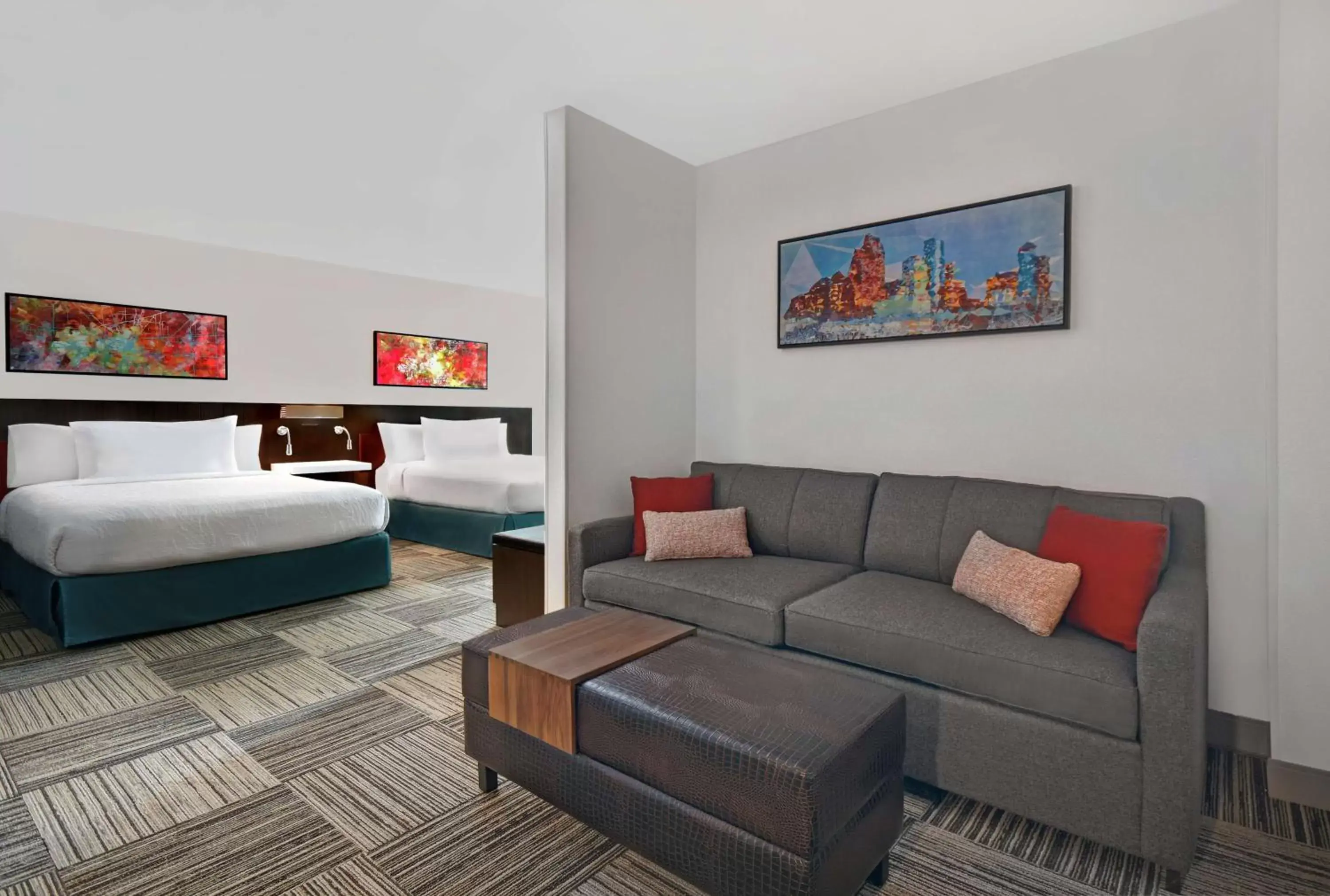 Bed, Seating Area in Hilton Garden Inn Houston/Galleria Area
