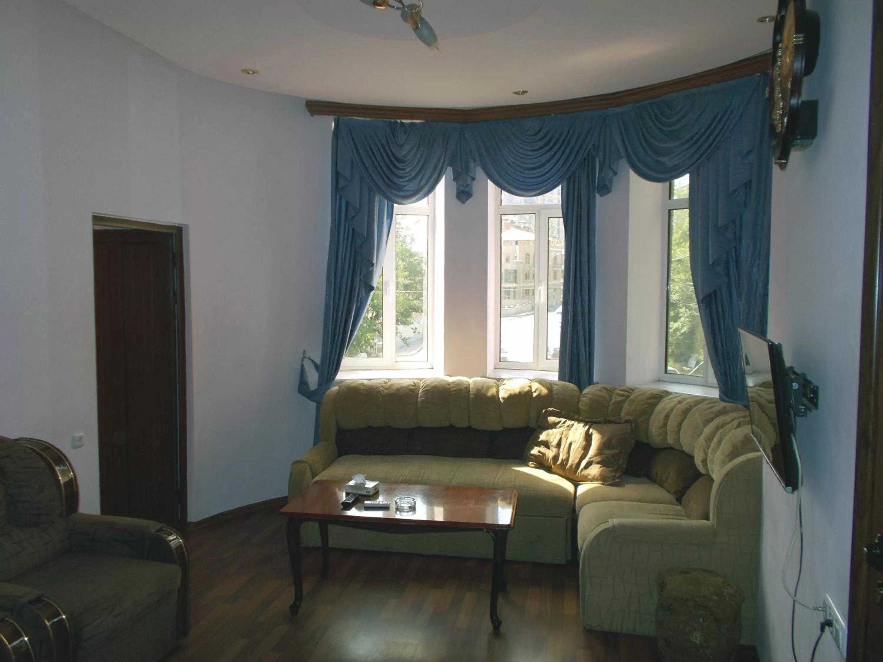 Living room in Manand Hotel