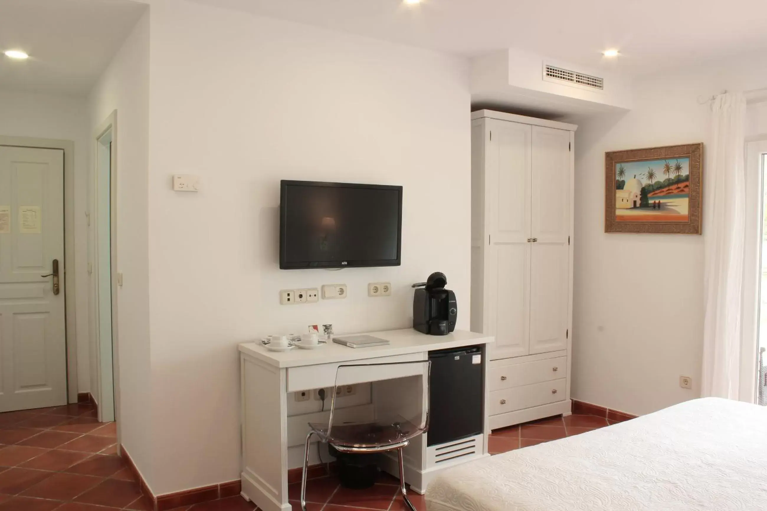 Bedroom, TV/Entertainment Center in Hotel Malaga Picasso