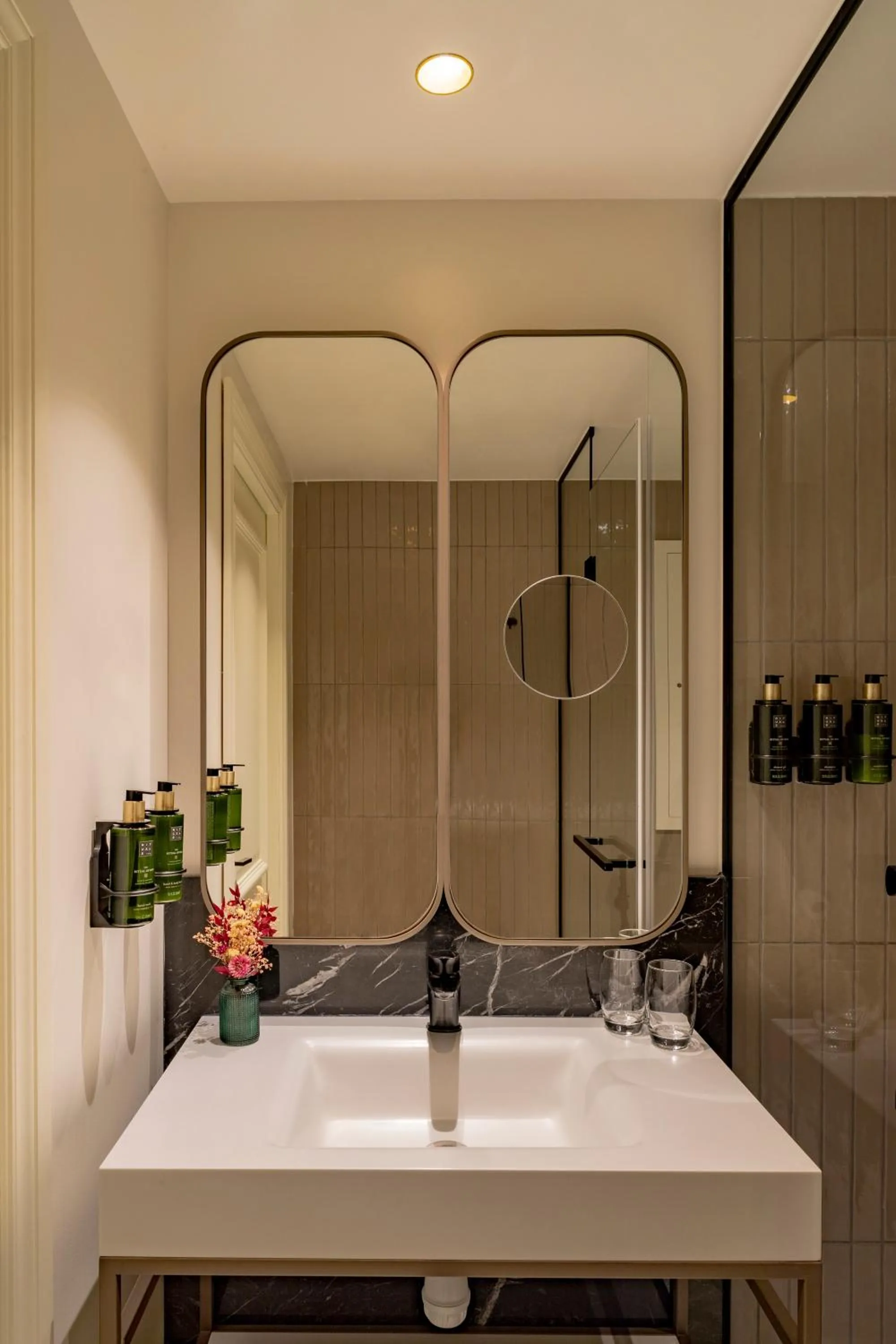 Shower in Villa Marquis a Member of Melia Collection Tour Eiffel